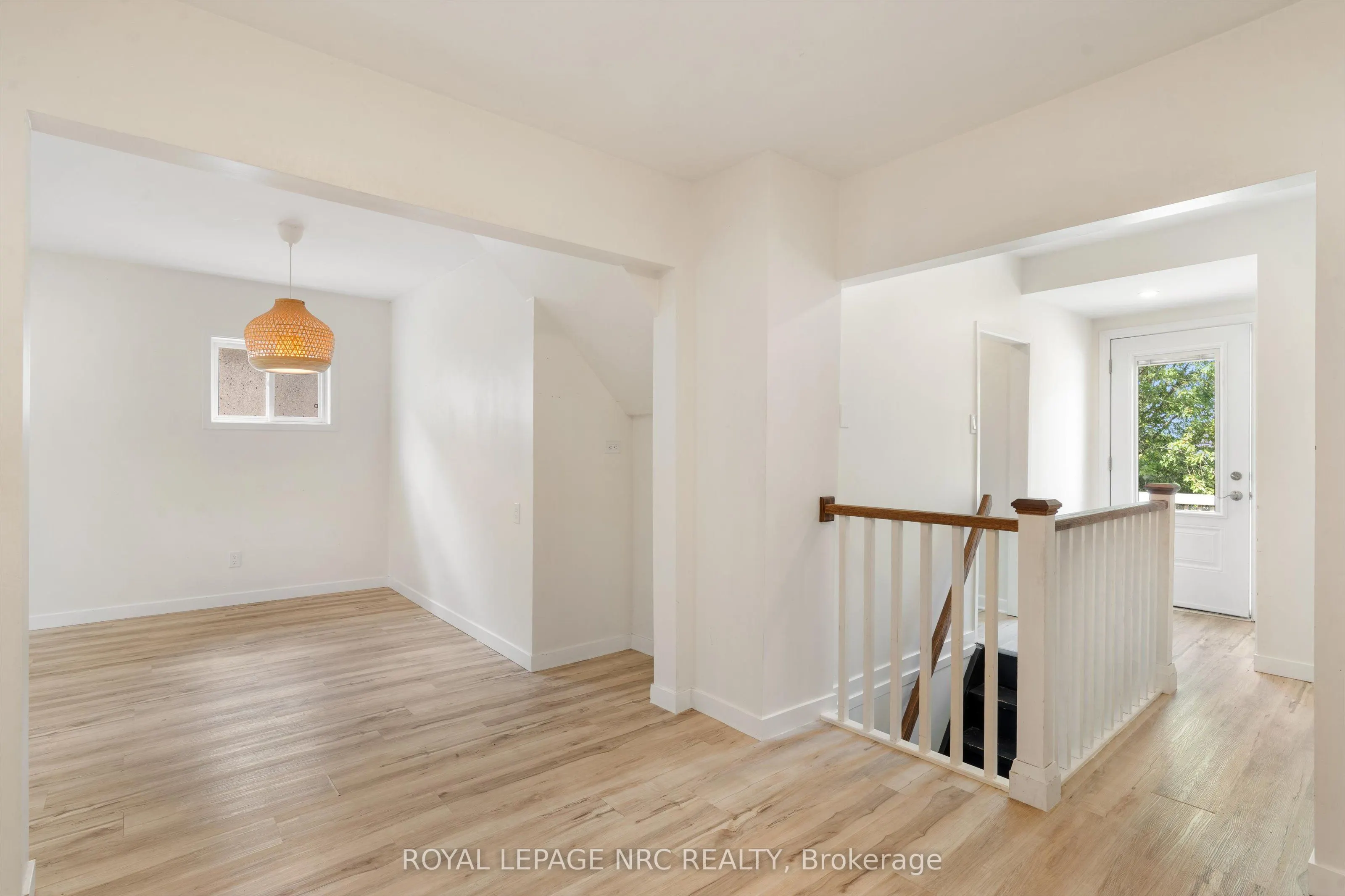 27 Maplecrest Avenue