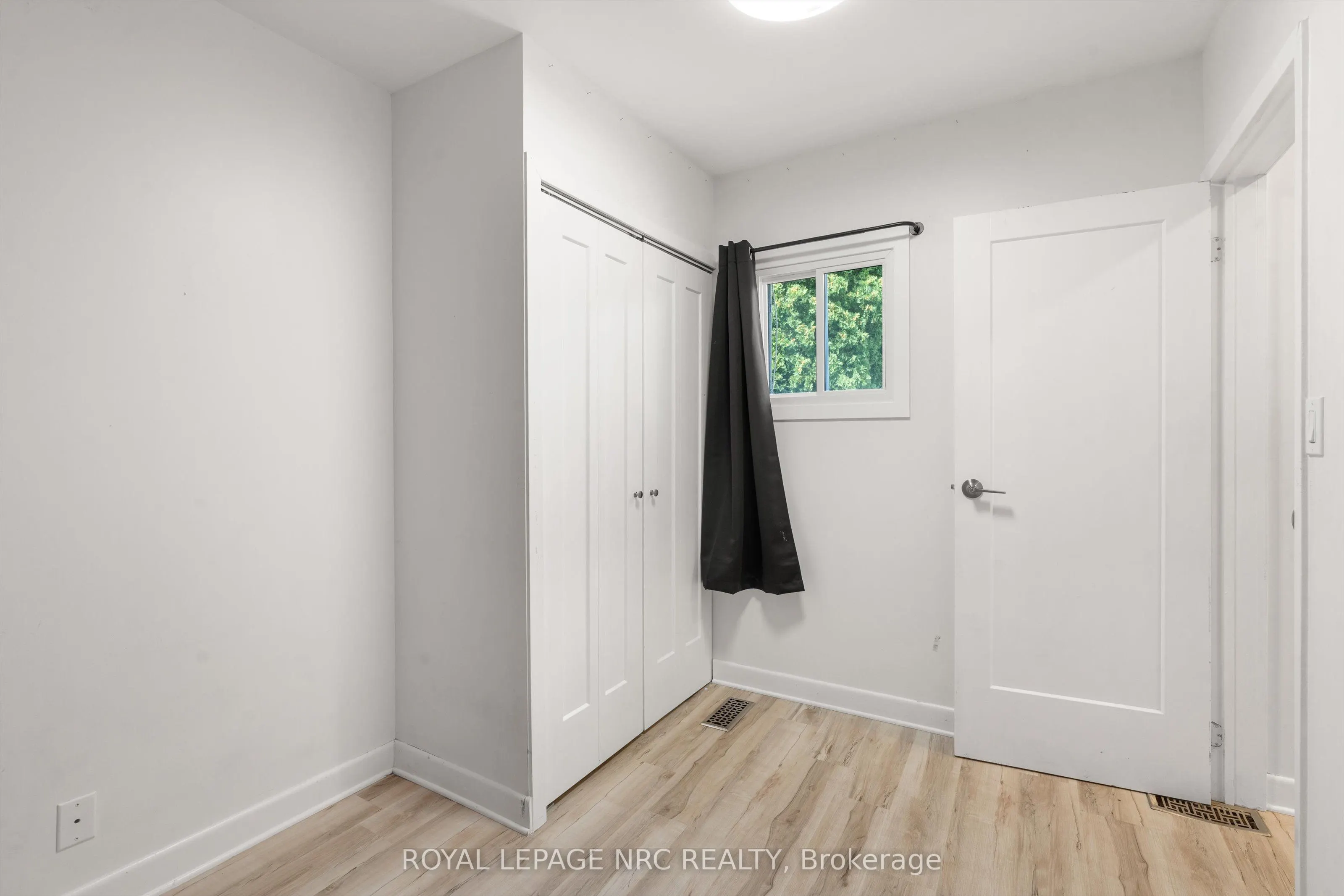 27 Maplecrest Avenue