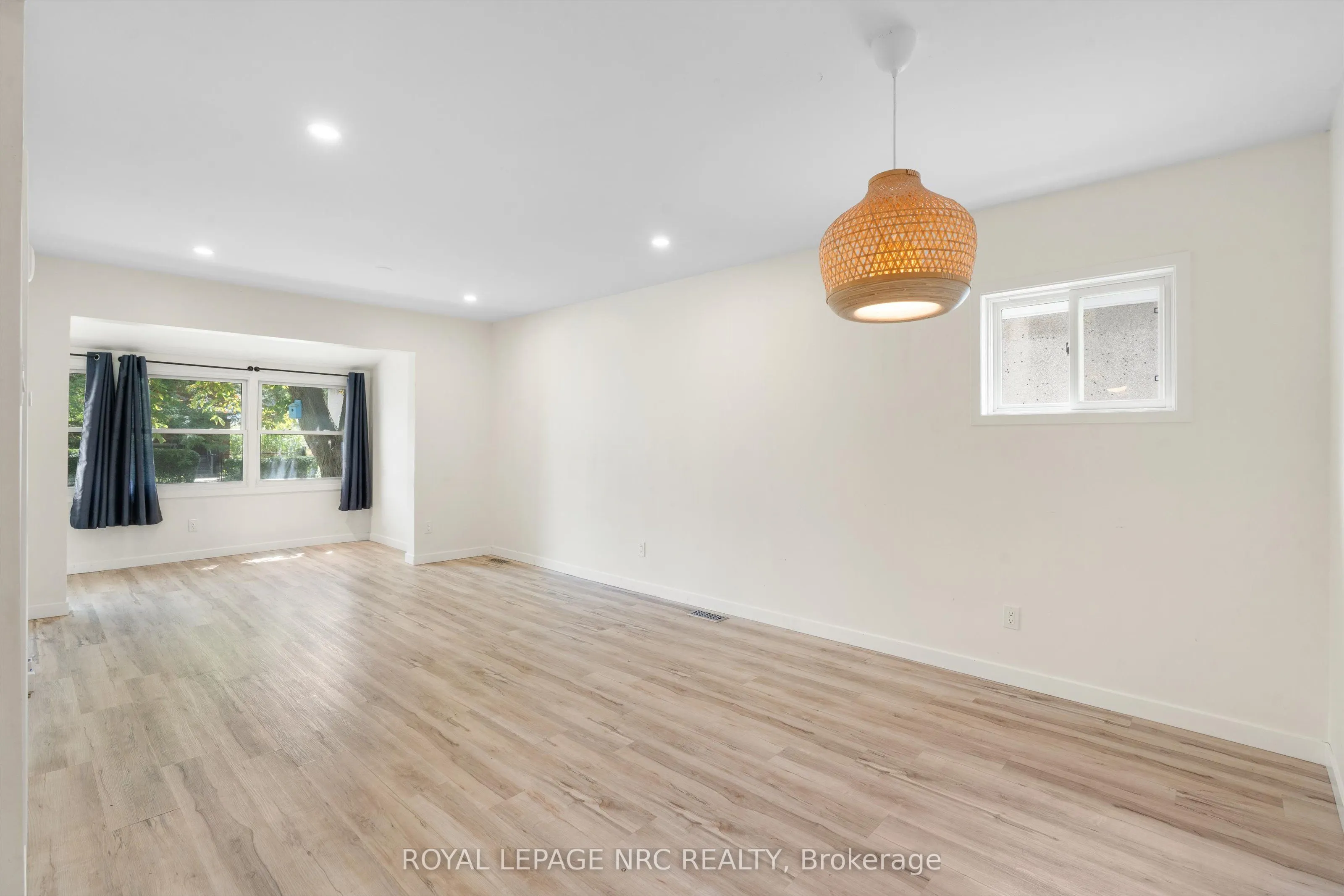 27 Maplecrest Avenue