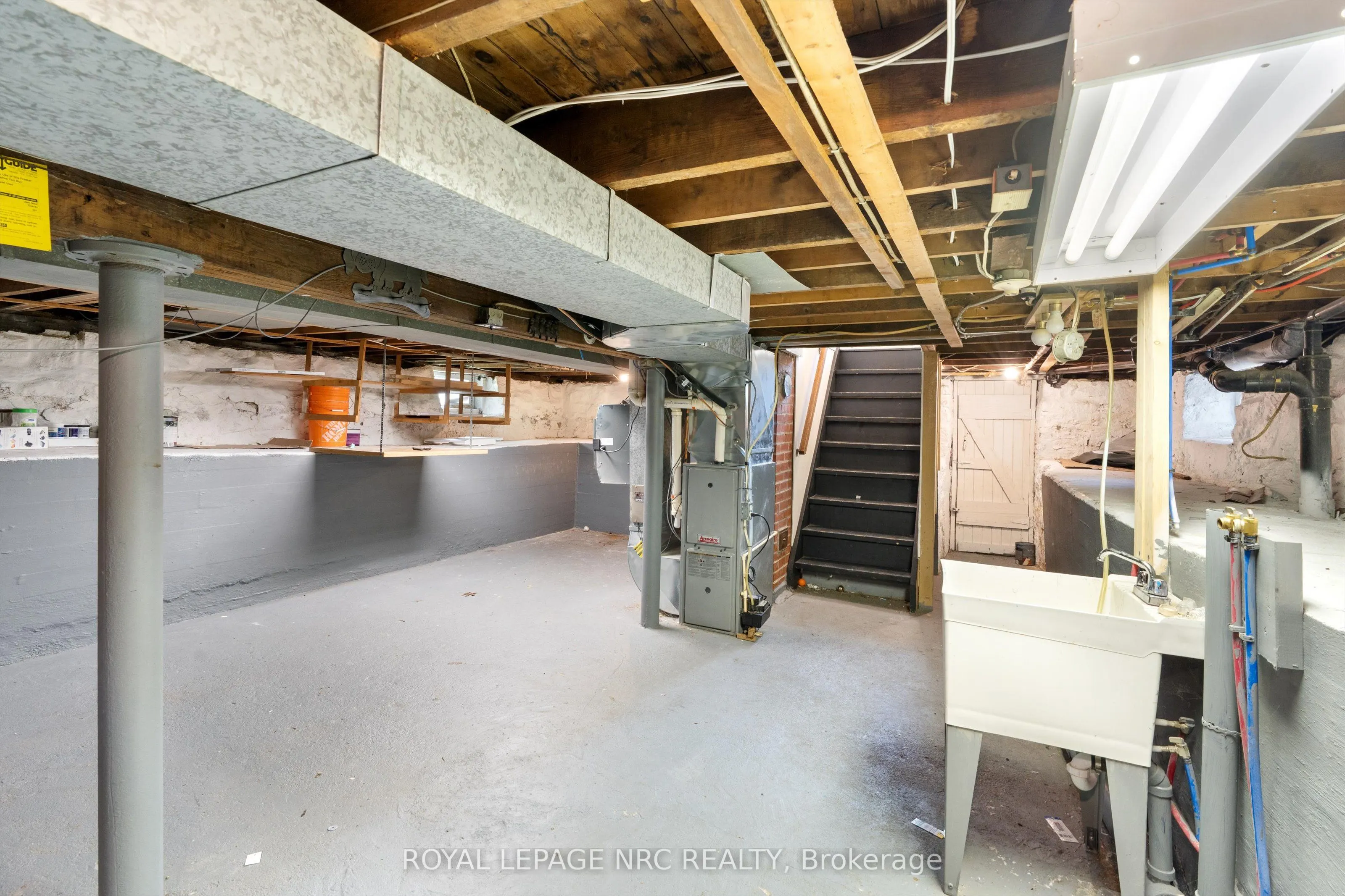 27 Maplecrest Avenue