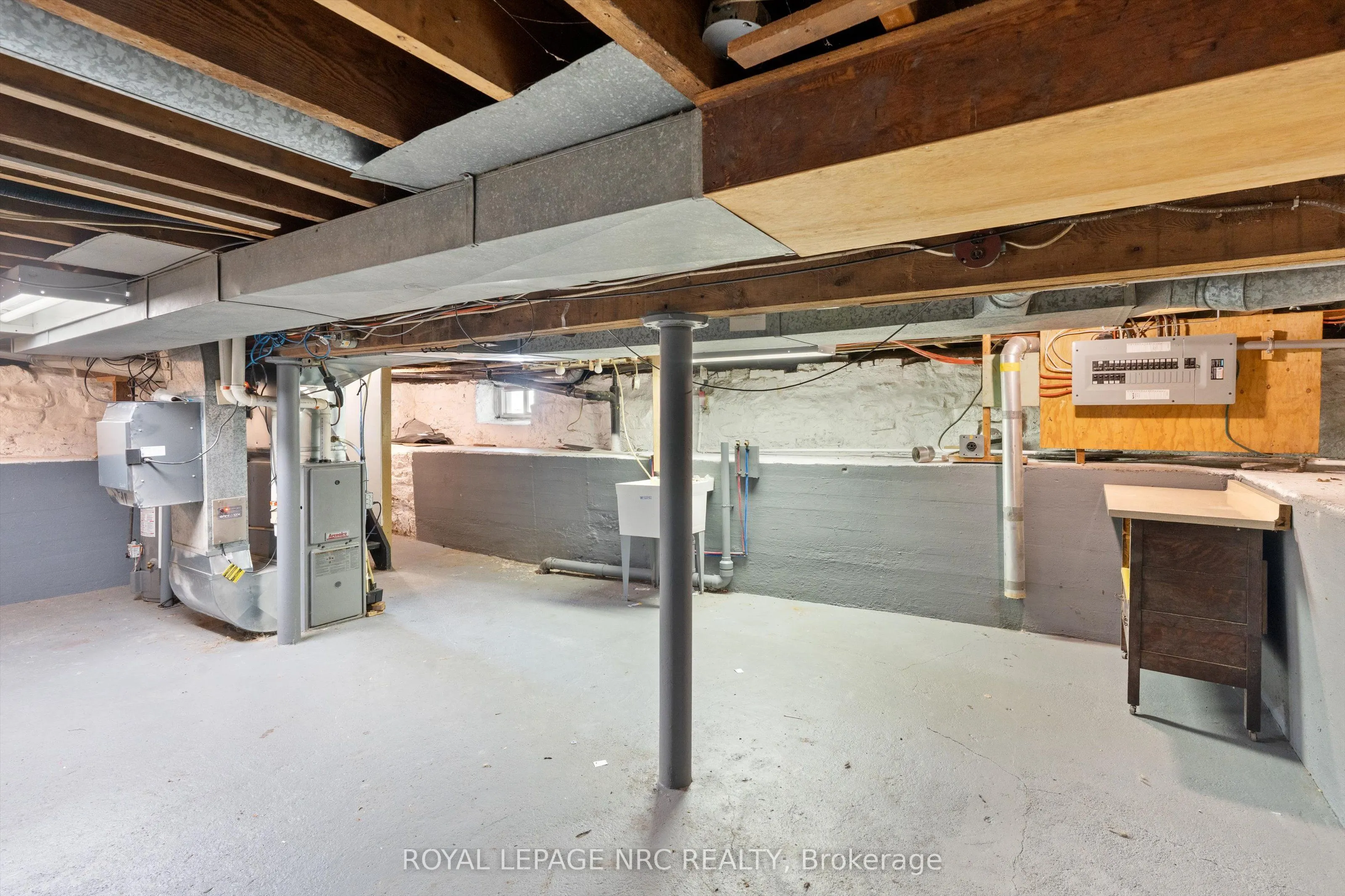27 Maplecrest Avenue