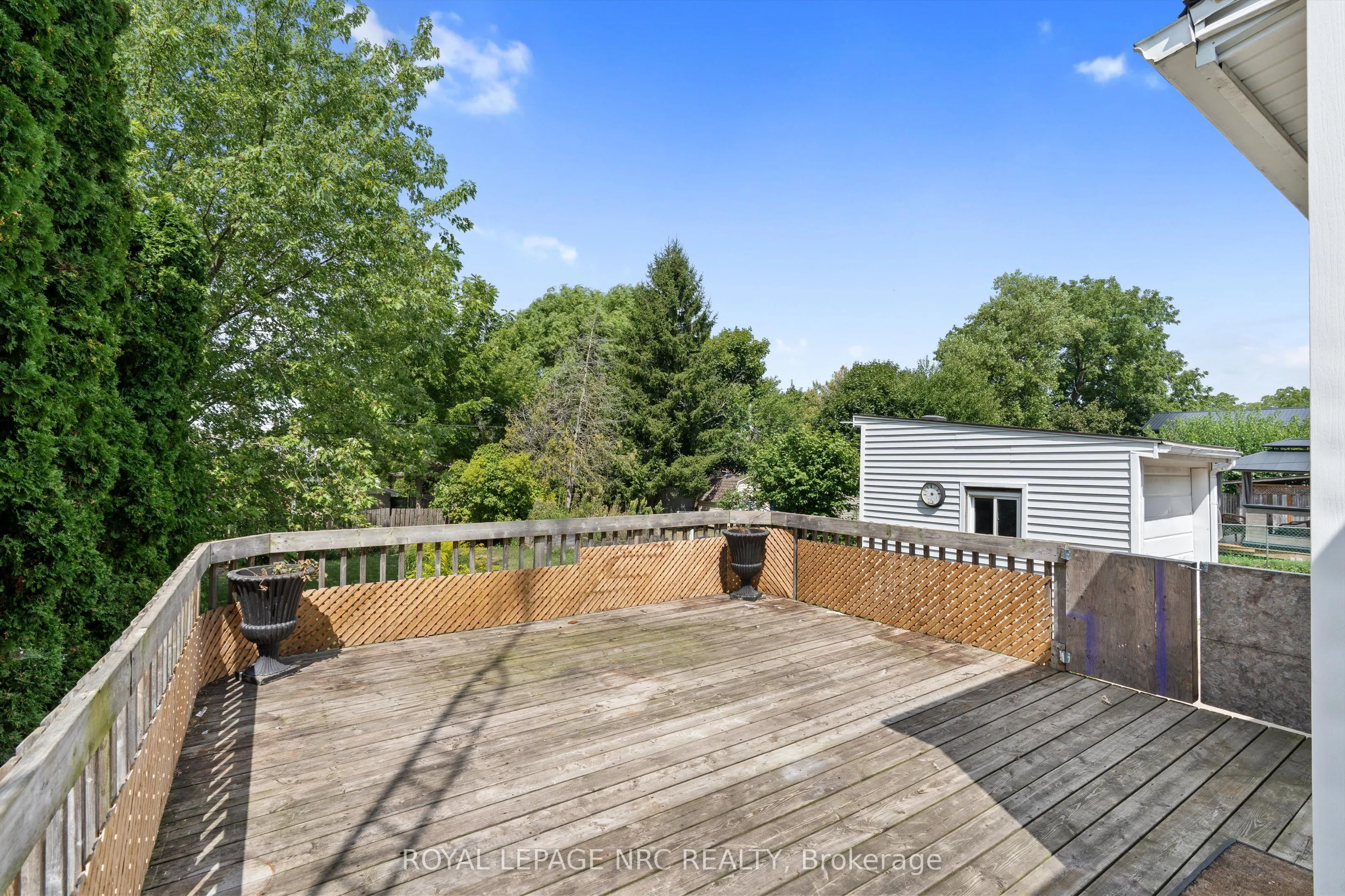 27 Maplecrest Avenue