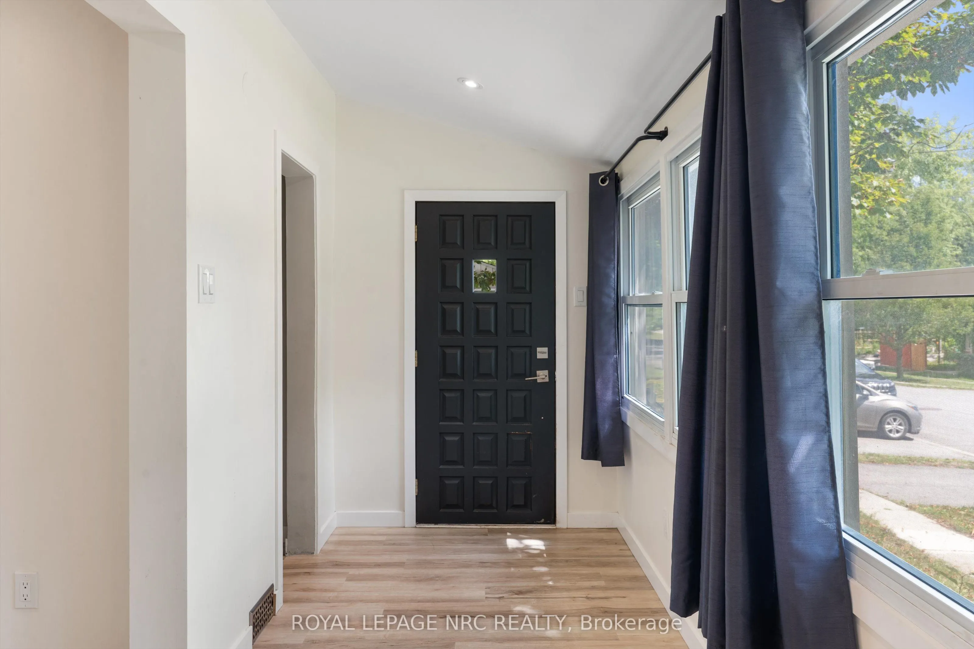 27 Maplecrest Avenue