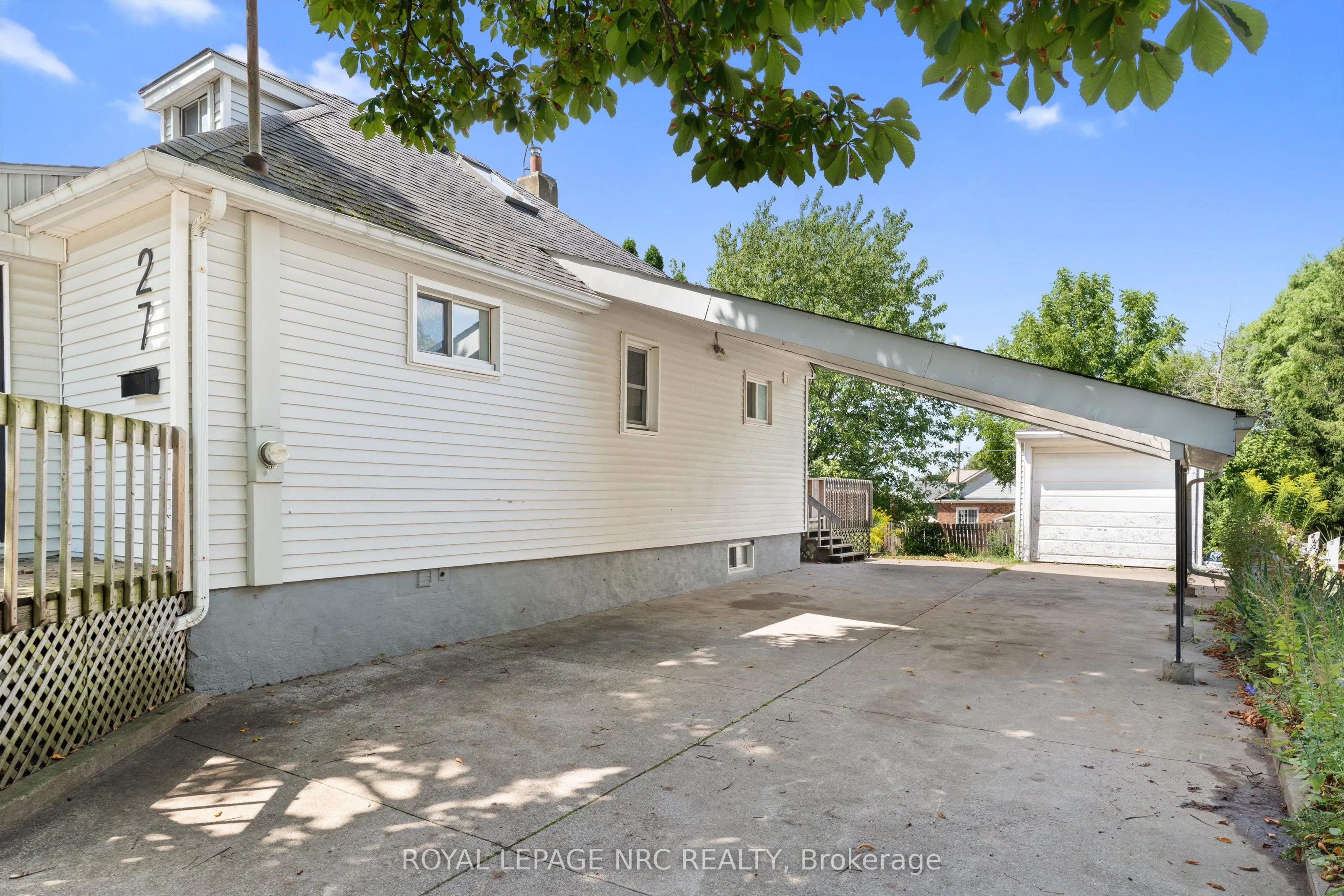 27 Maplecrest Avenue