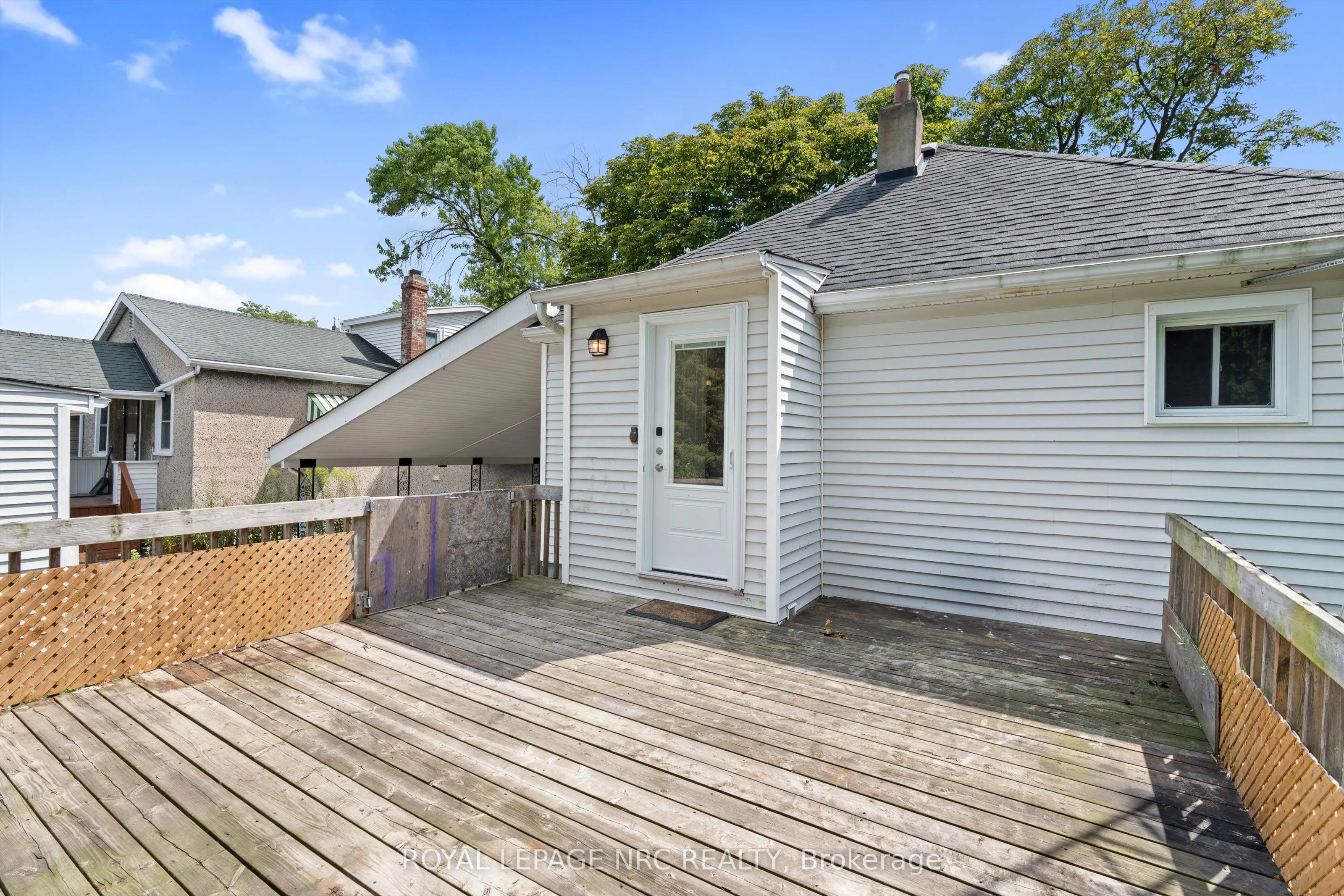 27 Maplecrest Avenue