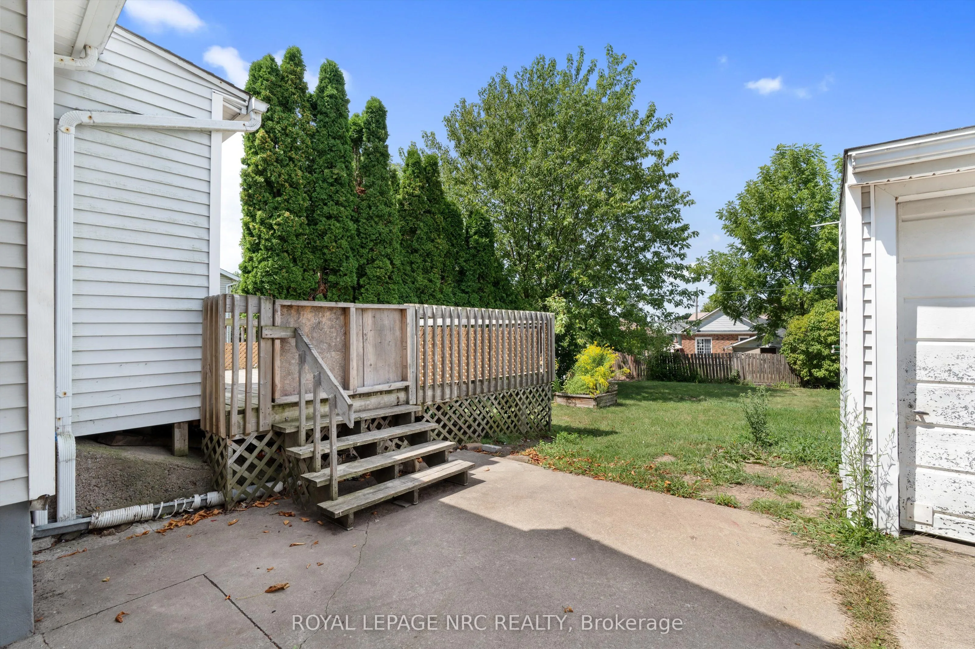 27 Maplecrest Avenue