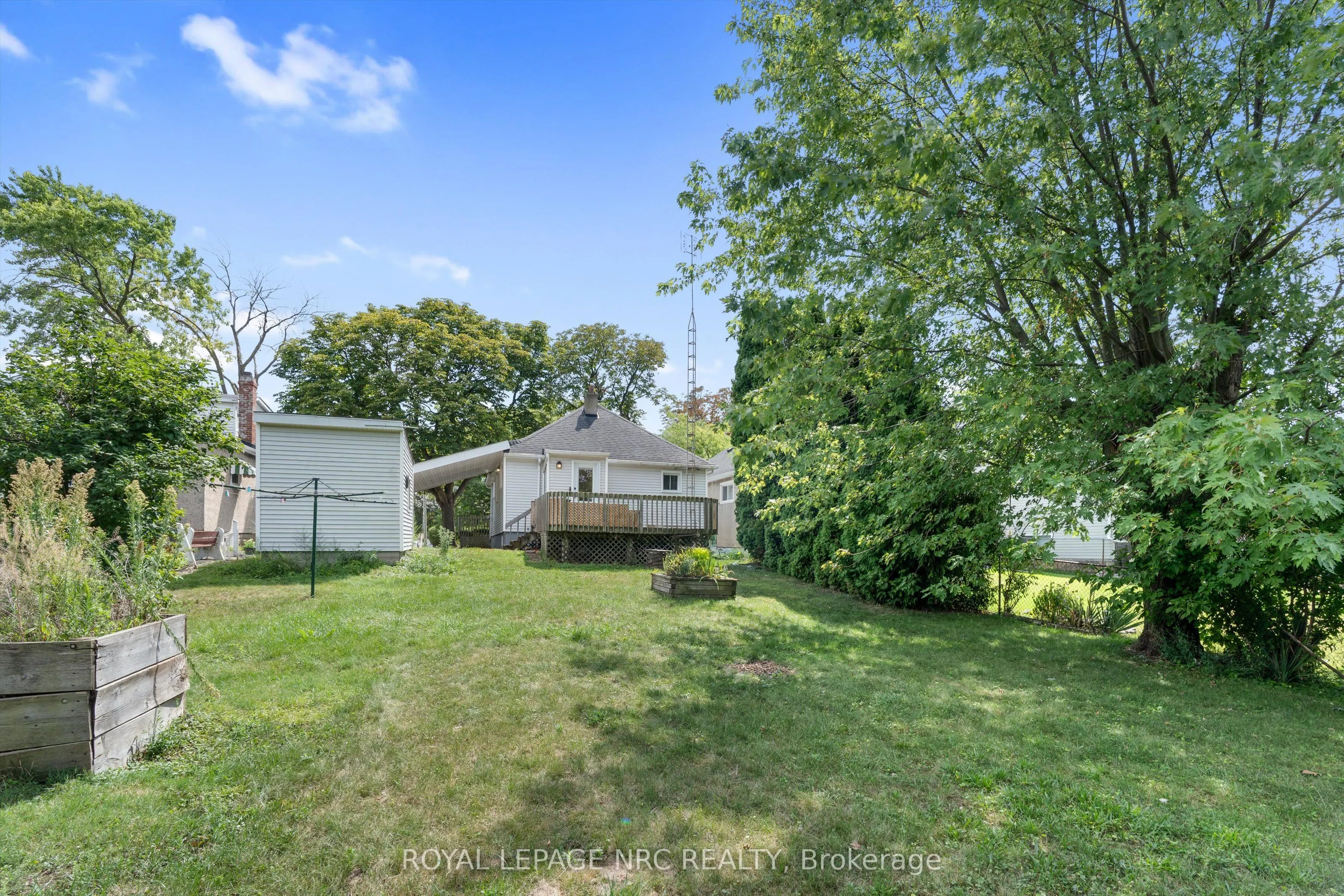 27 Maplecrest Avenue
