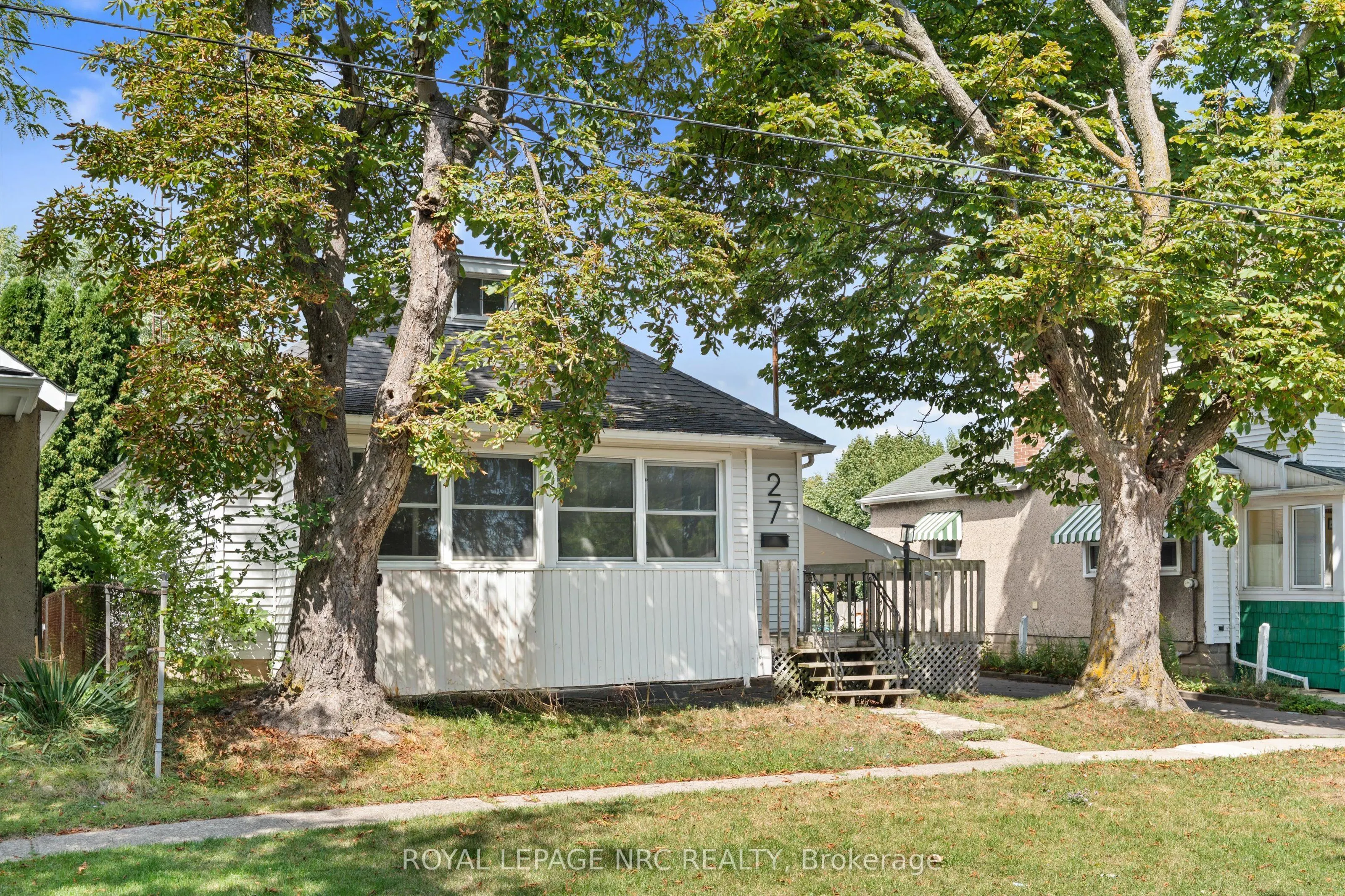 27 Maplecrest Avenue