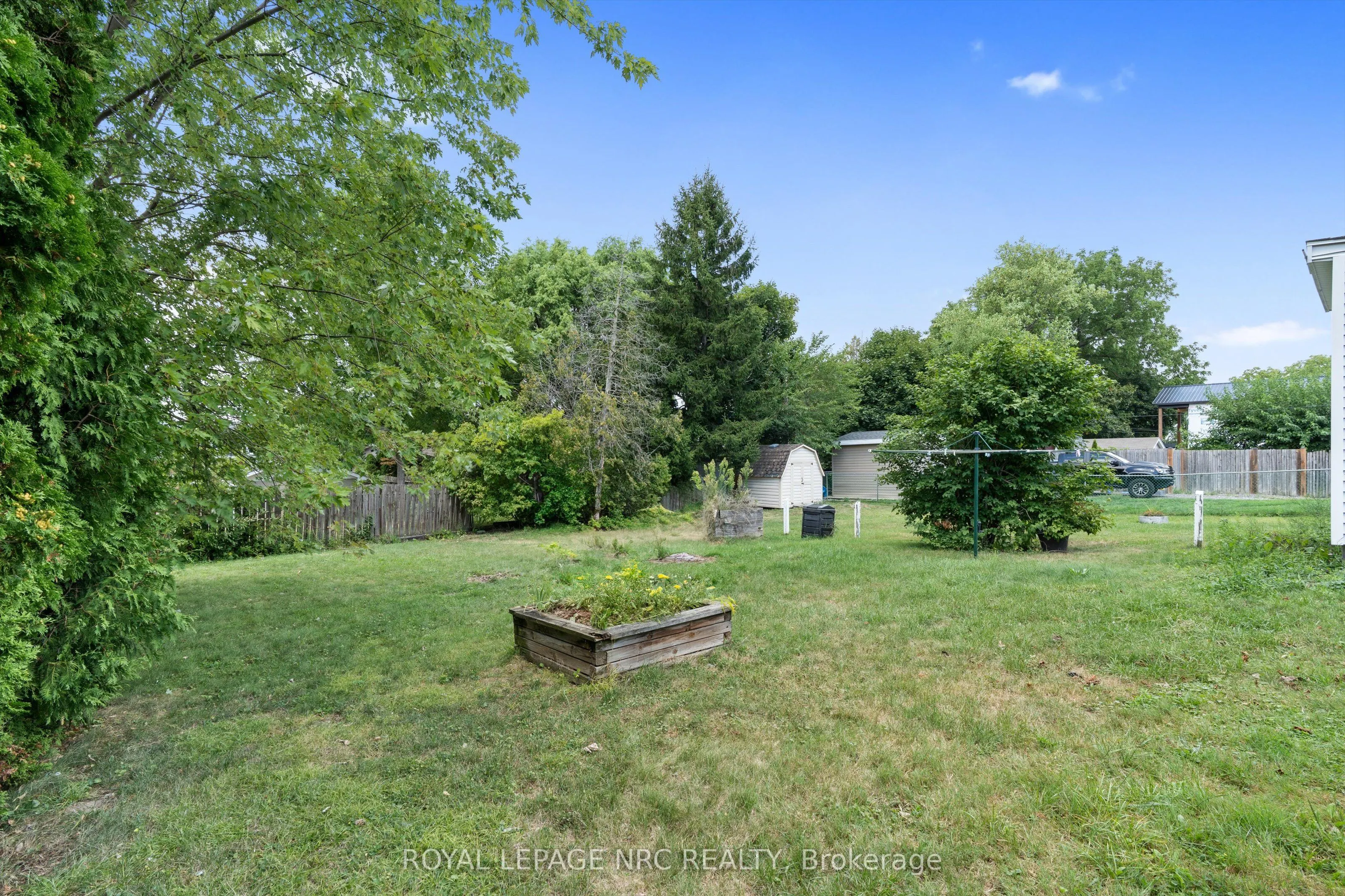 27 Maplecrest Avenue