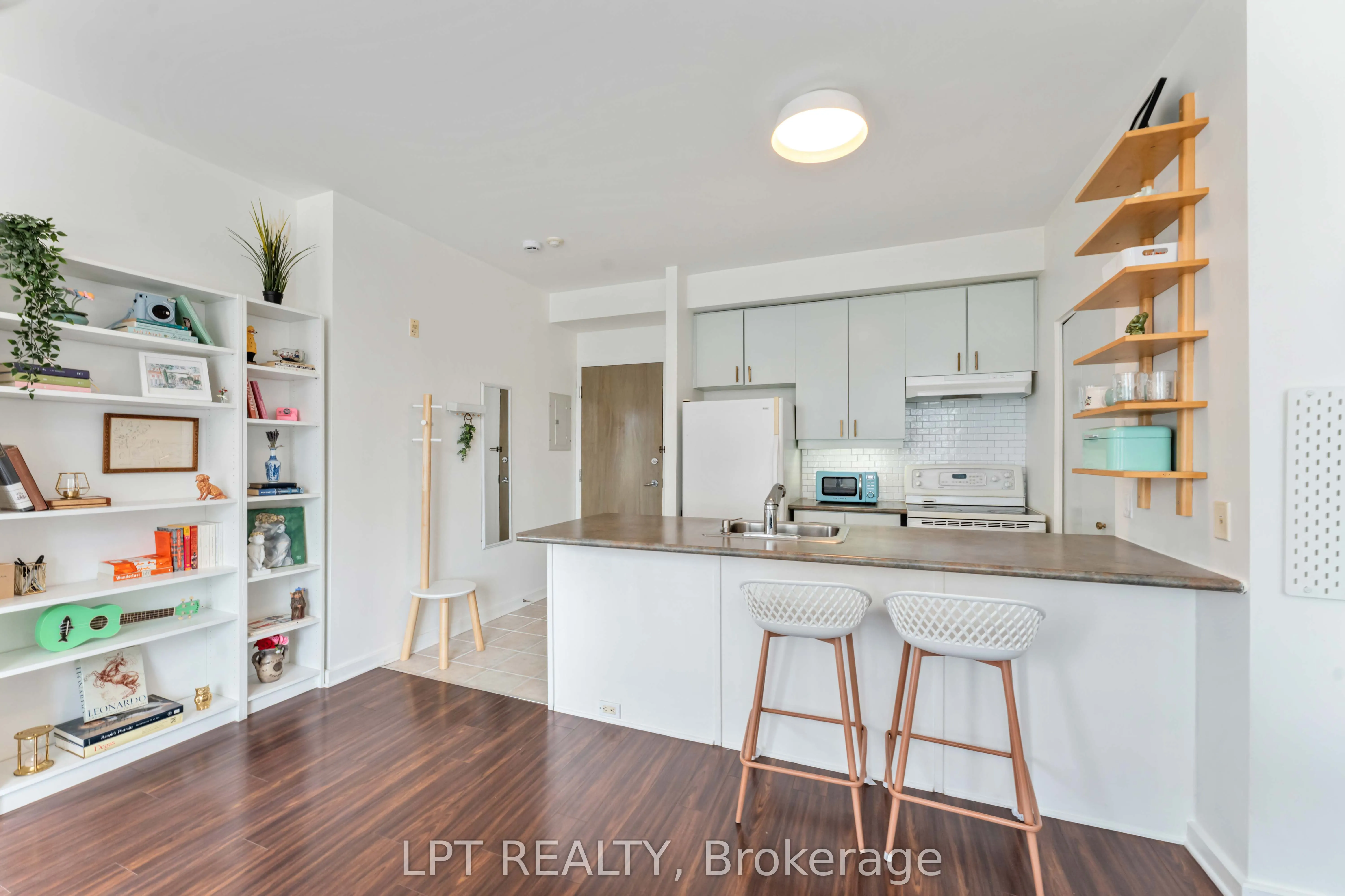 150 Caroline Avenue, #206