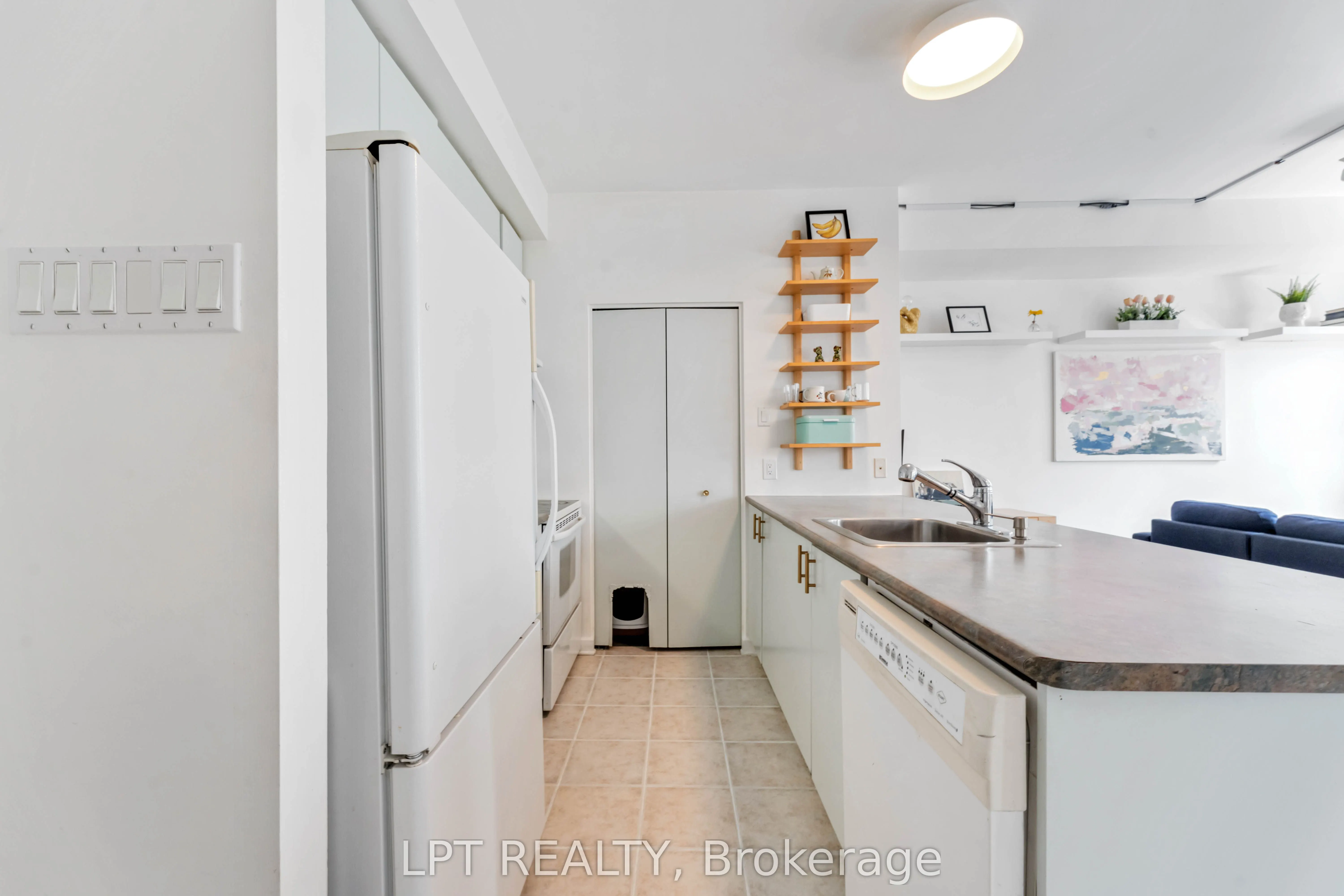 150 Caroline Avenue, #206