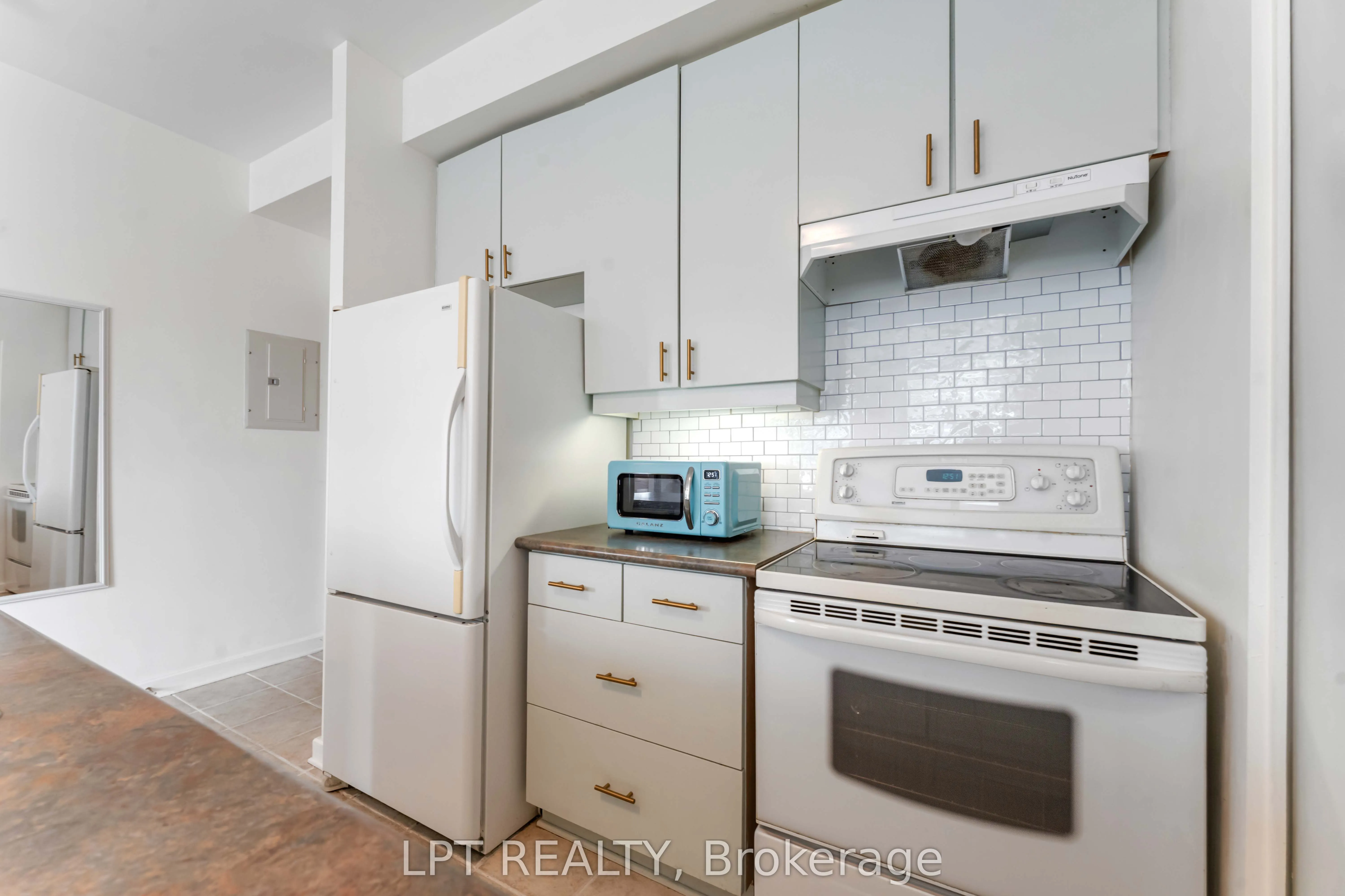 150 Caroline Avenue, #206