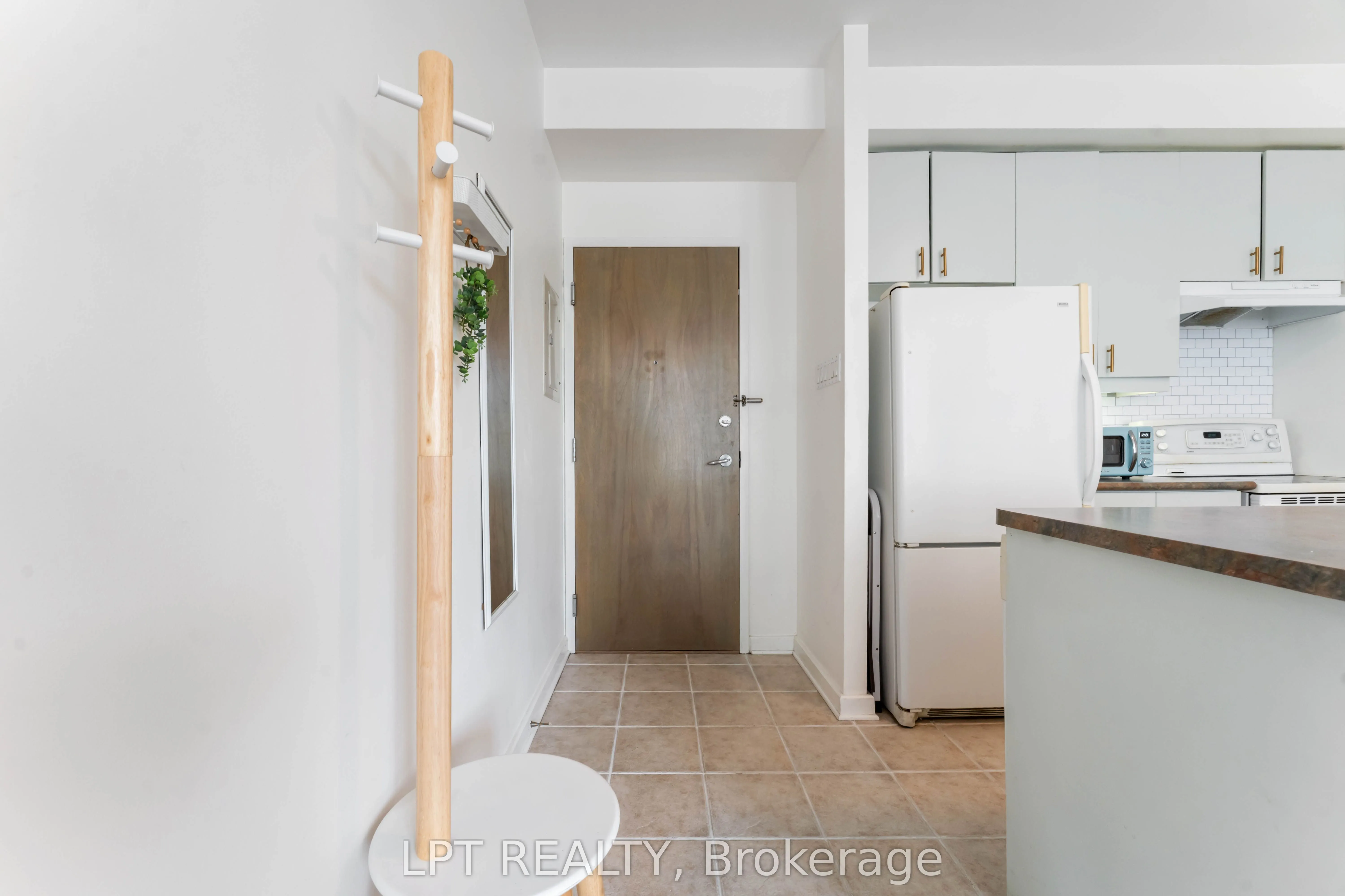 150 Caroline Avenue, #206