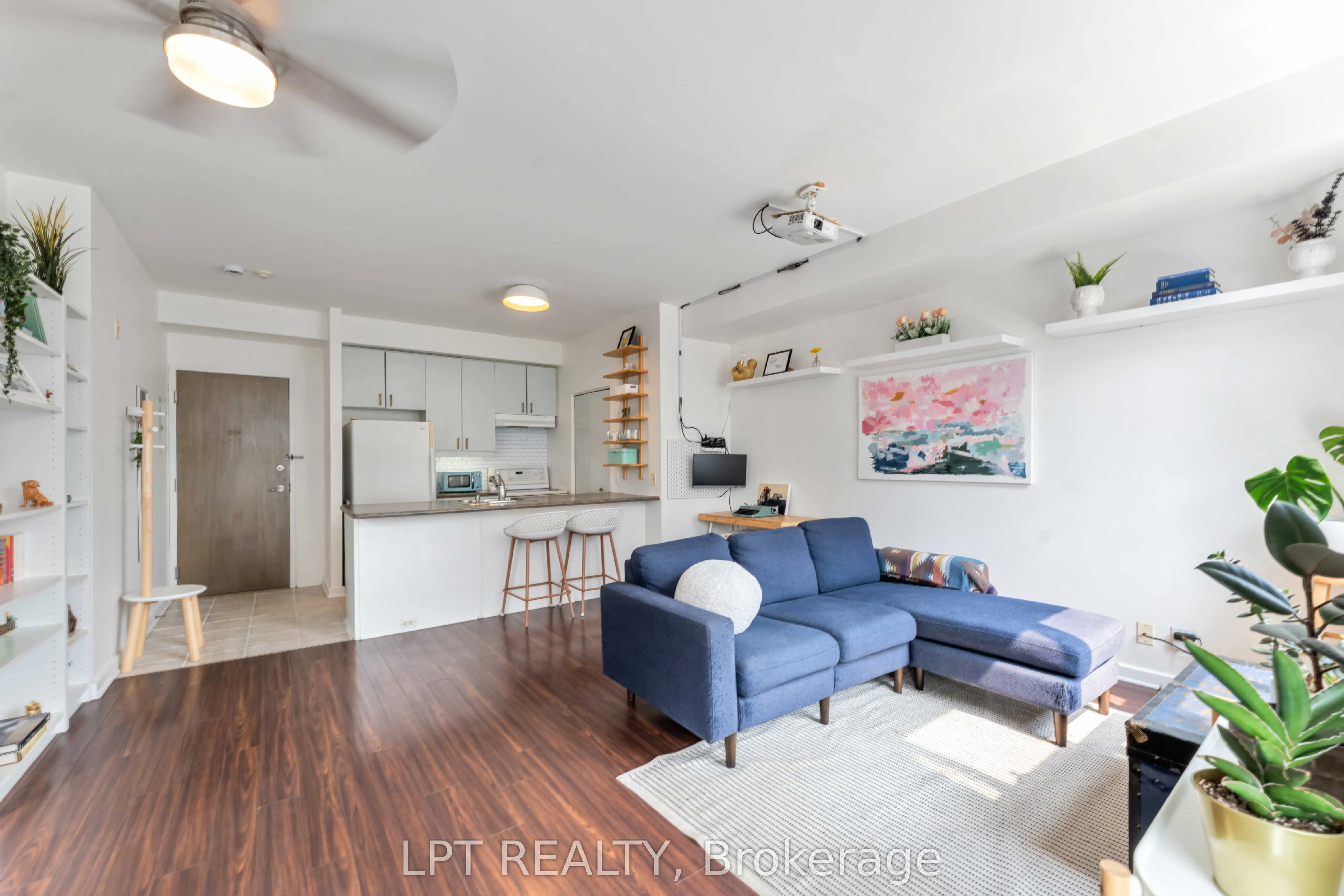 150 Caroline Avenue, #206