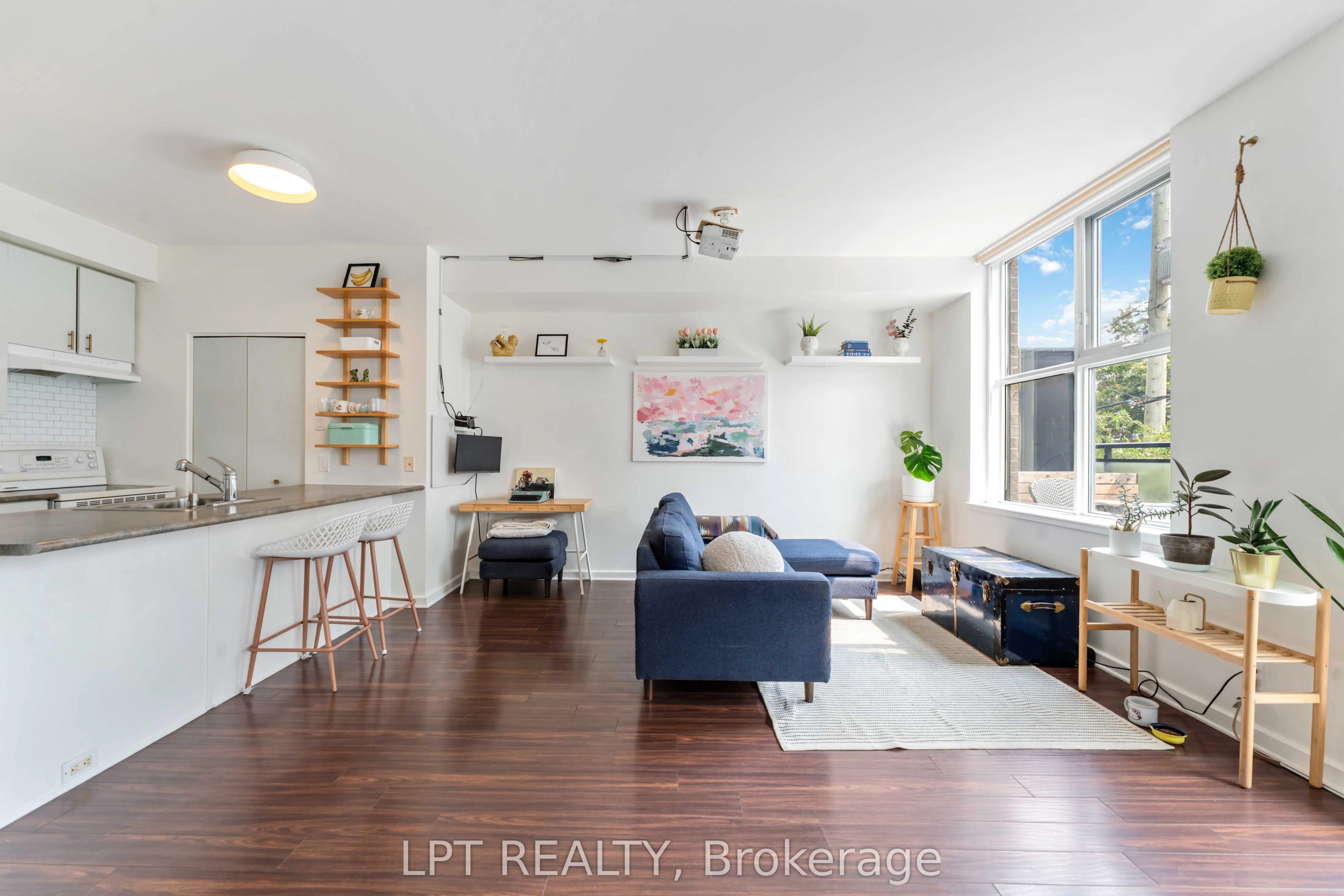 150 Caroline Avenue, #206