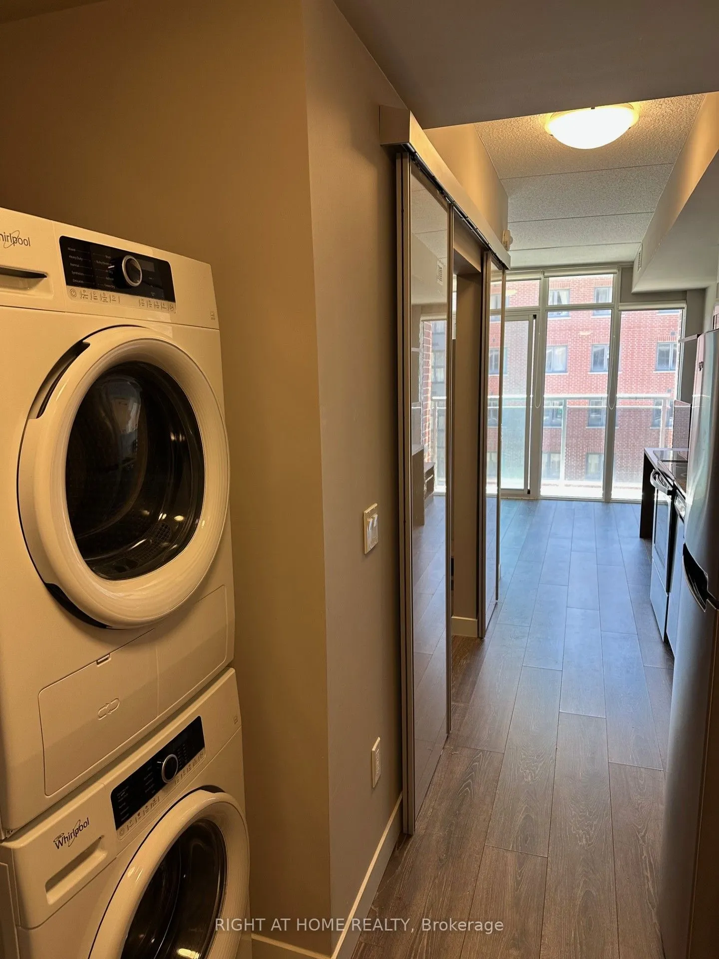 308 Lester Street, #418