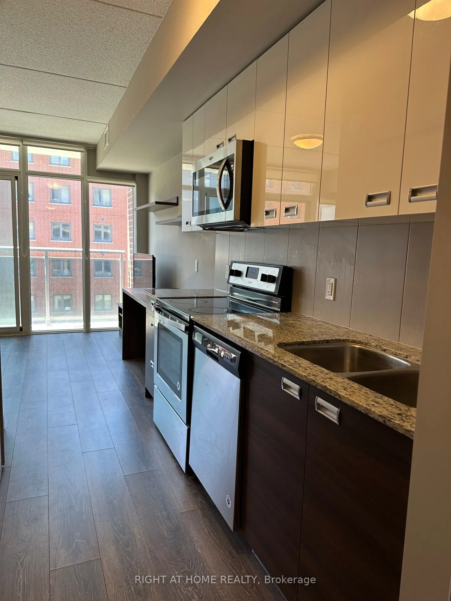 308 Lester Street, #418