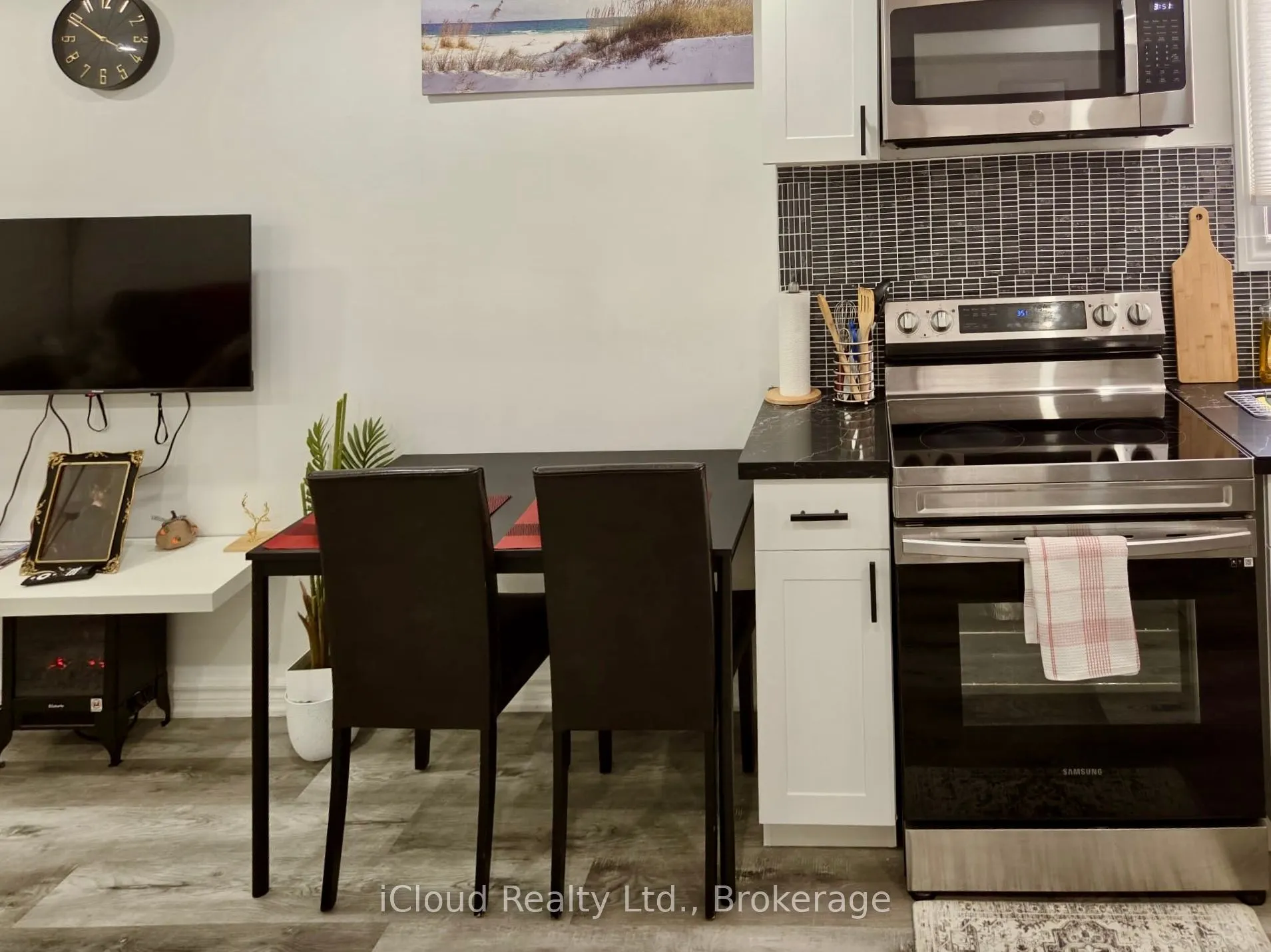 2586 Foxmeadow Road N, #Apartment 1, Room 1 and 2