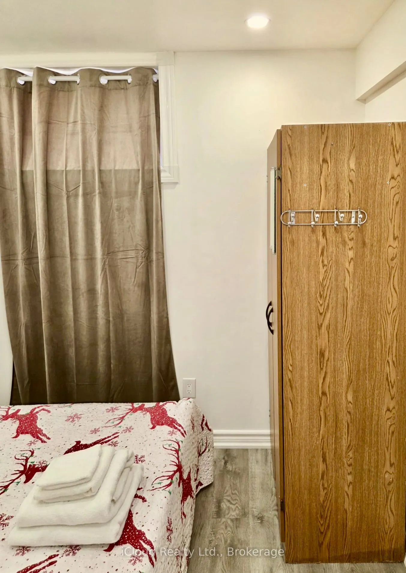 2586 Foxmeadow Road N, #Apartment 1, Room 1 and 2