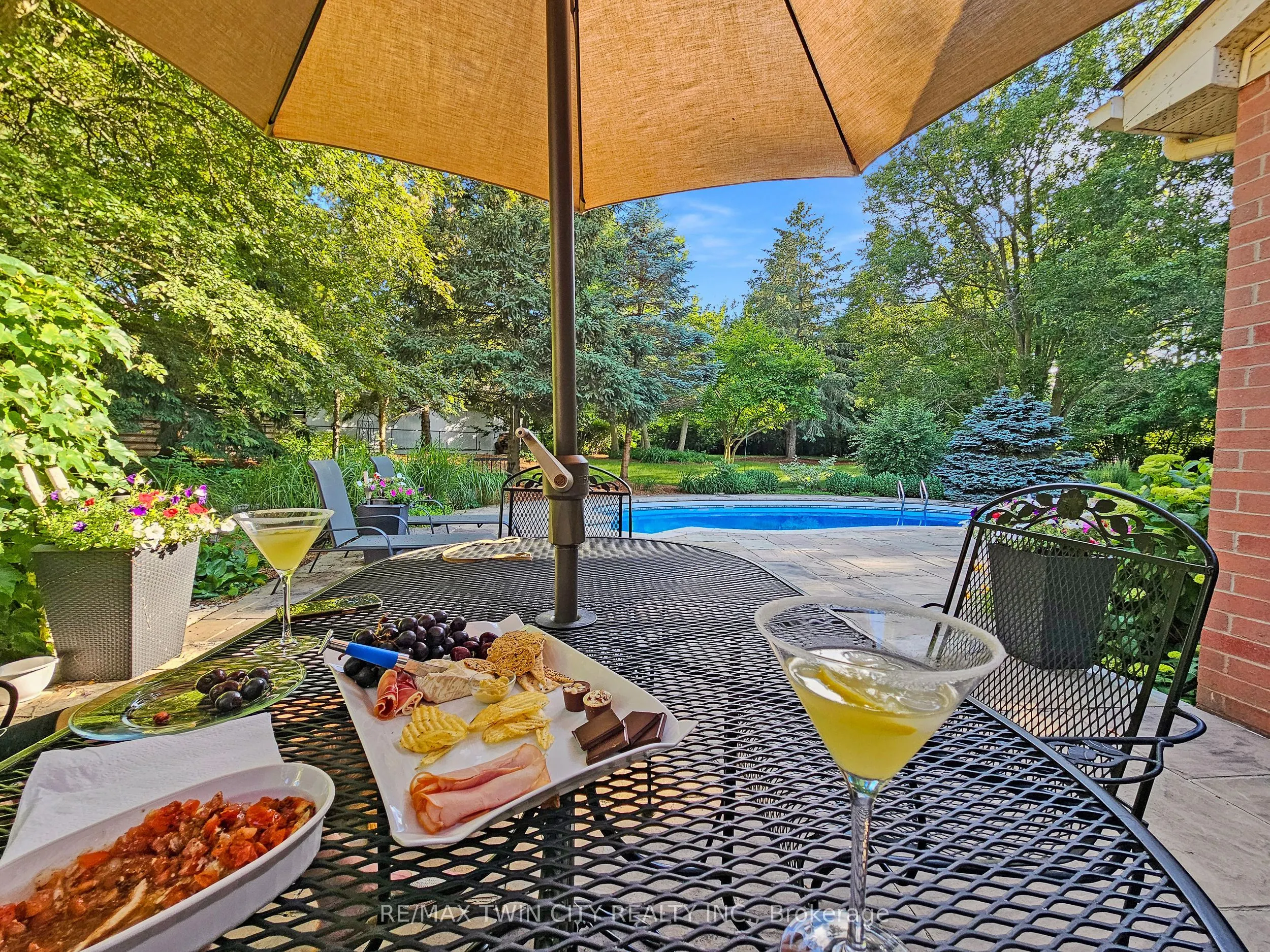 19 Huntingwood Court