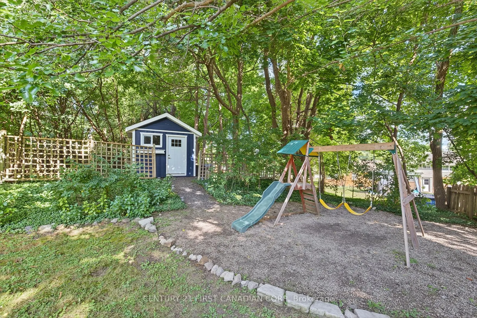 565 RINGTON Crescent