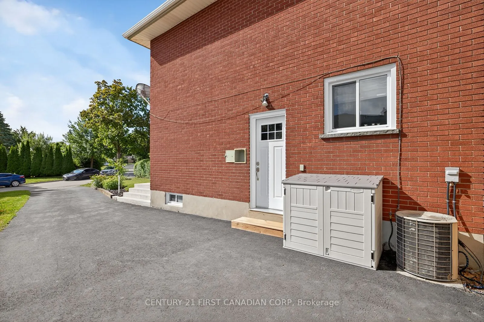 565 RINGTON Crescent