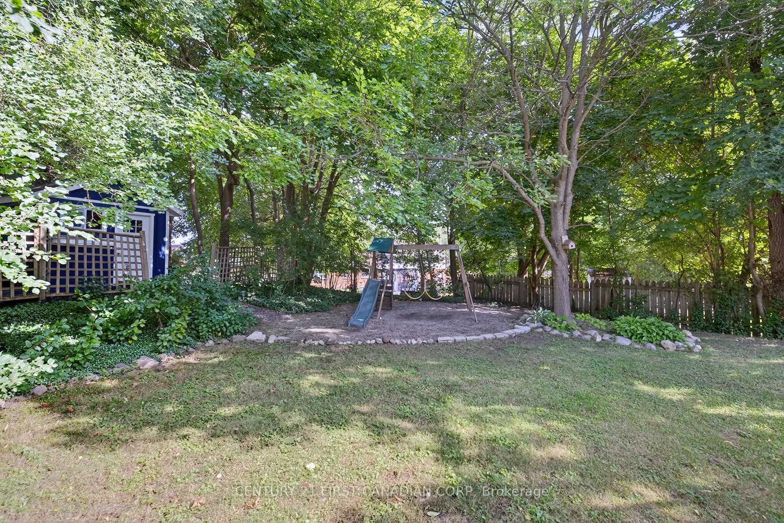 565 RINGTON Crescent