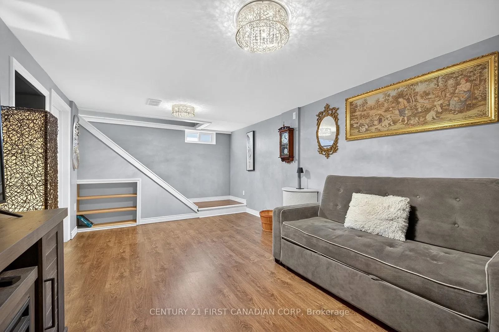 565 RINGTON Crescent