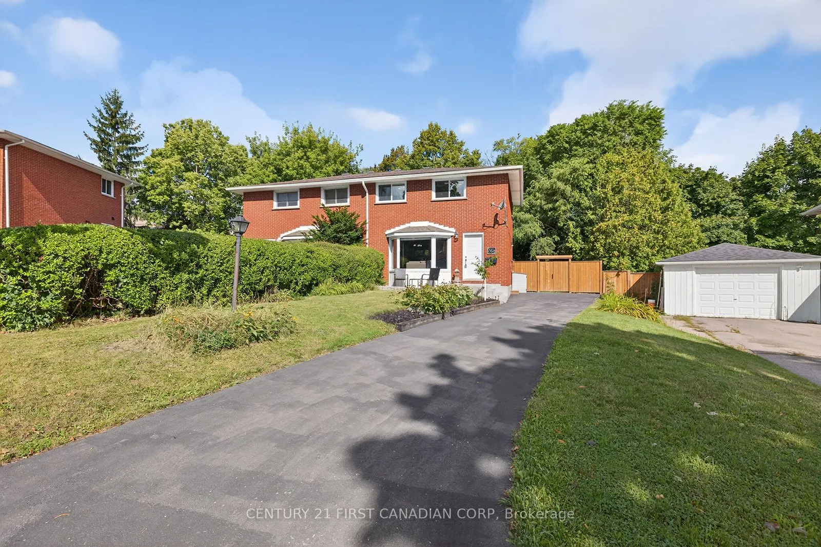 565 RINGTON Crescent