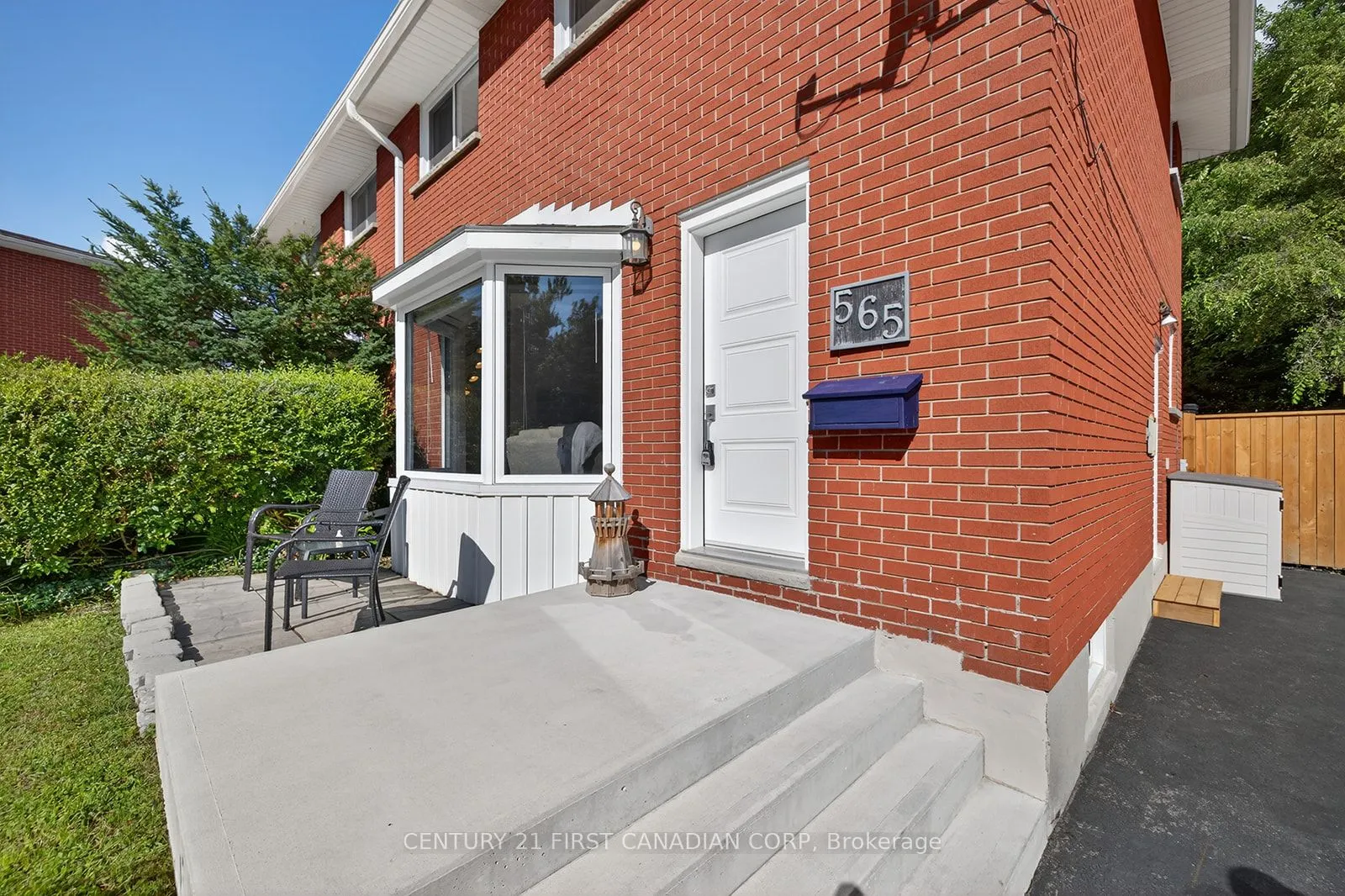 565 RINGTON Crescent