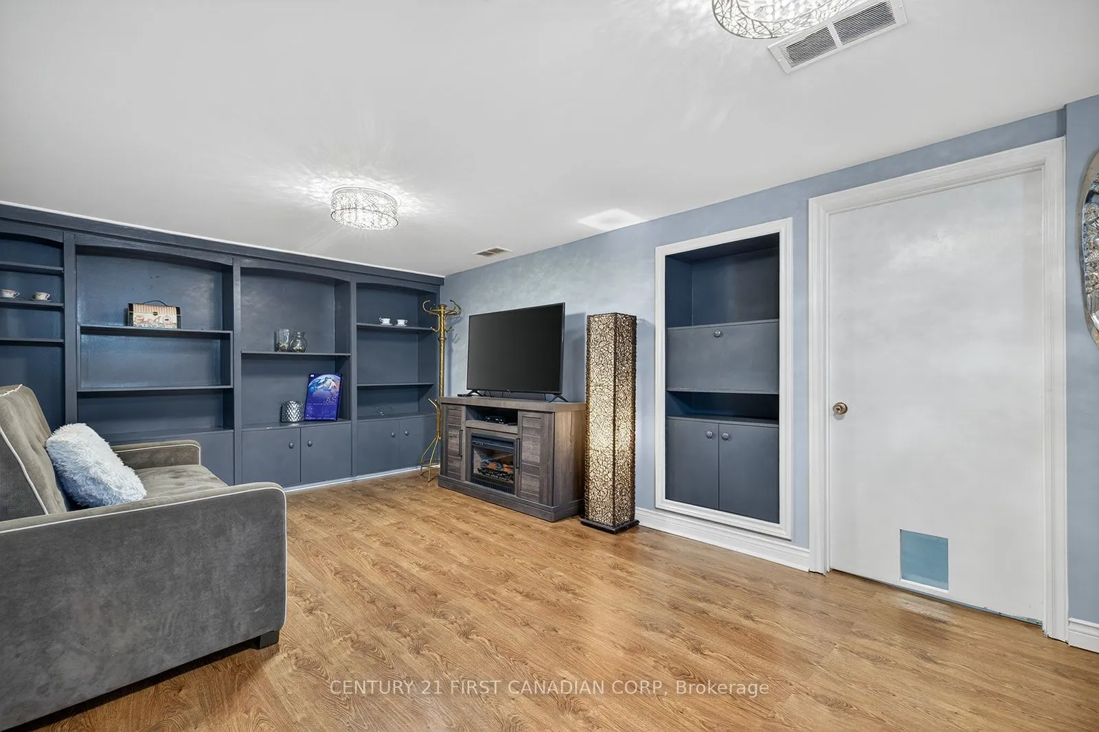 565 RINGTON Crescent