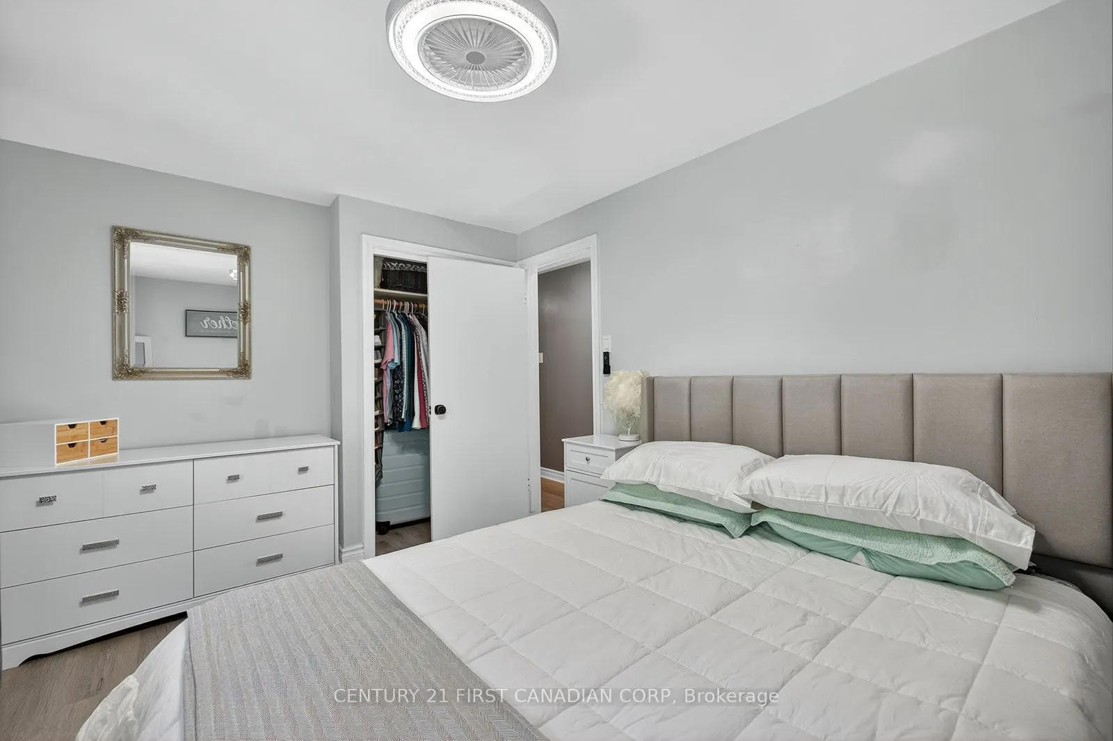 565 RINGTON Crescent