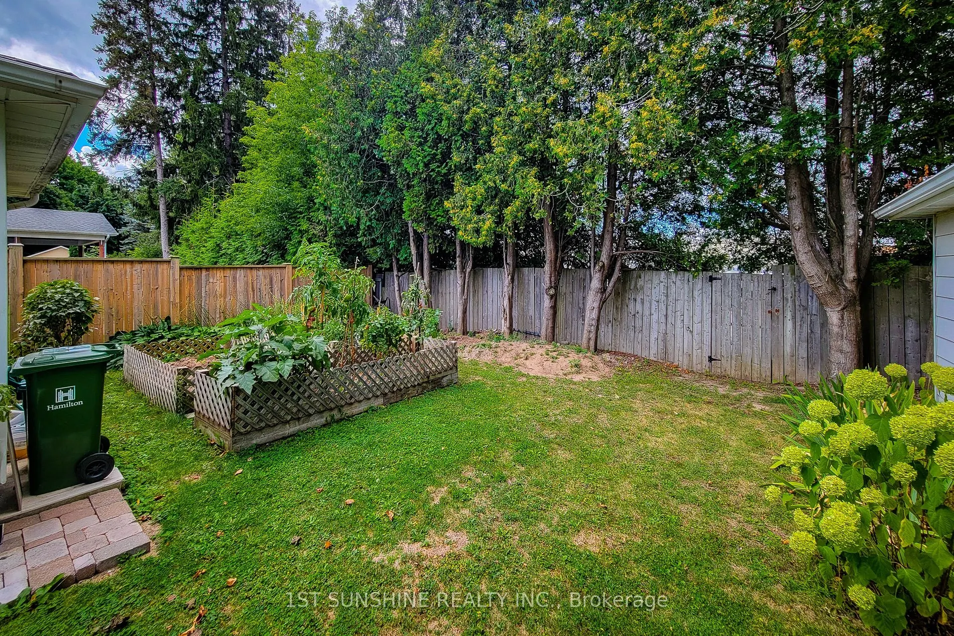 88 Fiddlers Green Road