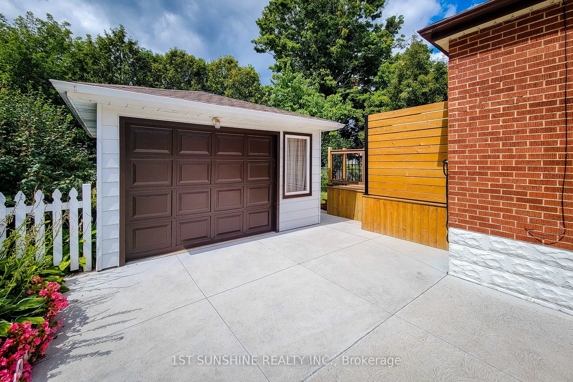 88 Fiddlers Green Road