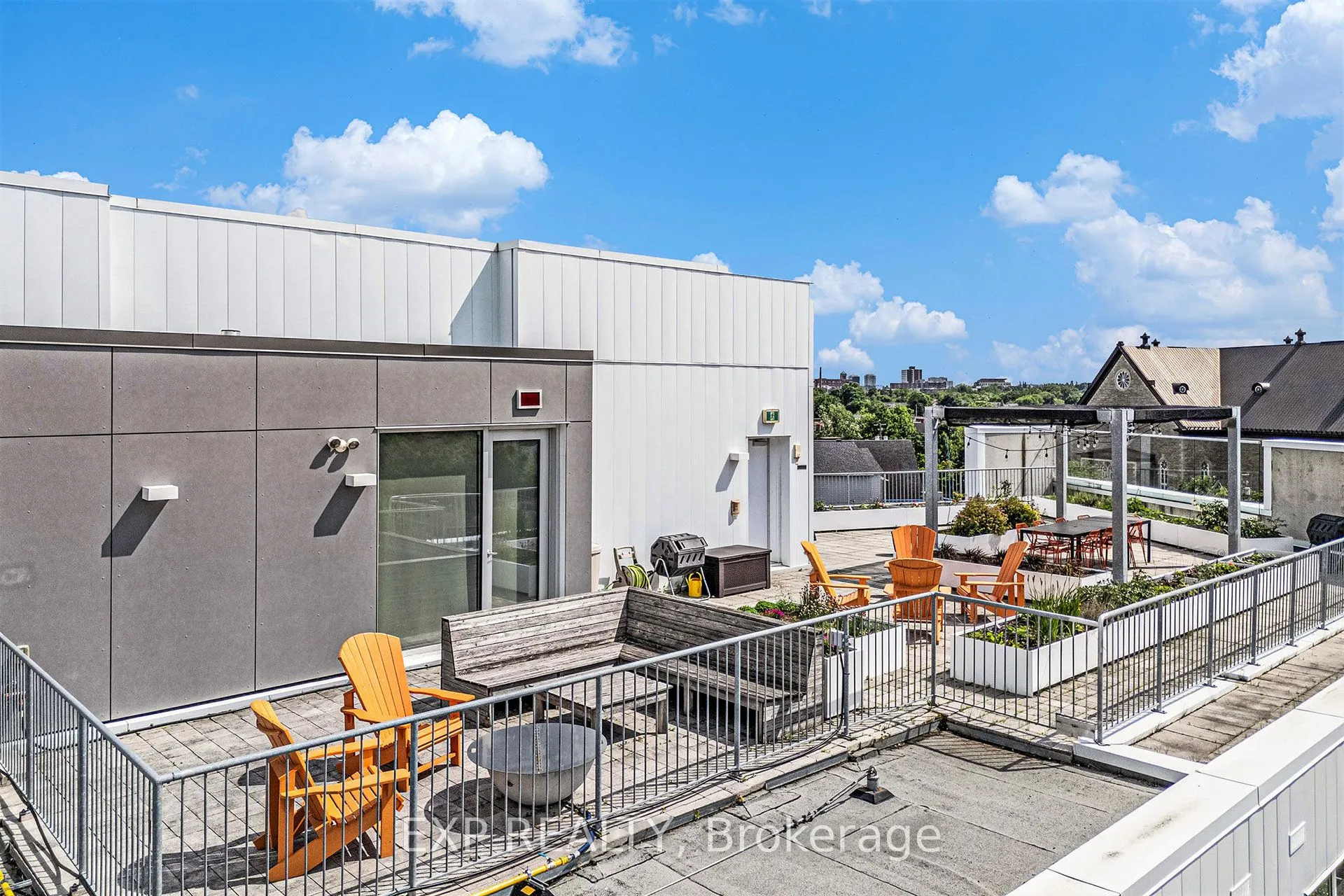 1000 Wellington Street W, #206