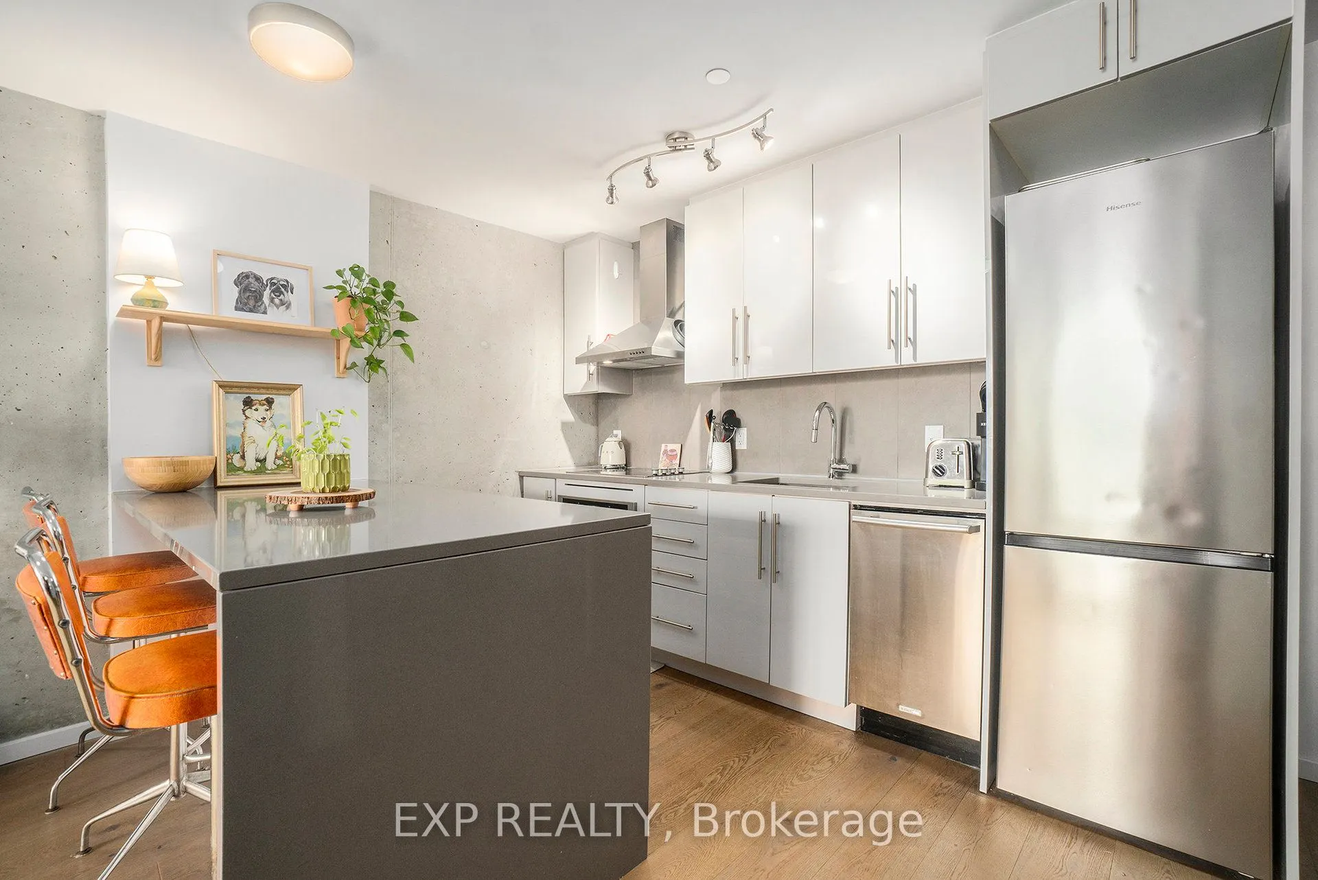 1000 Wellington Street W, #206