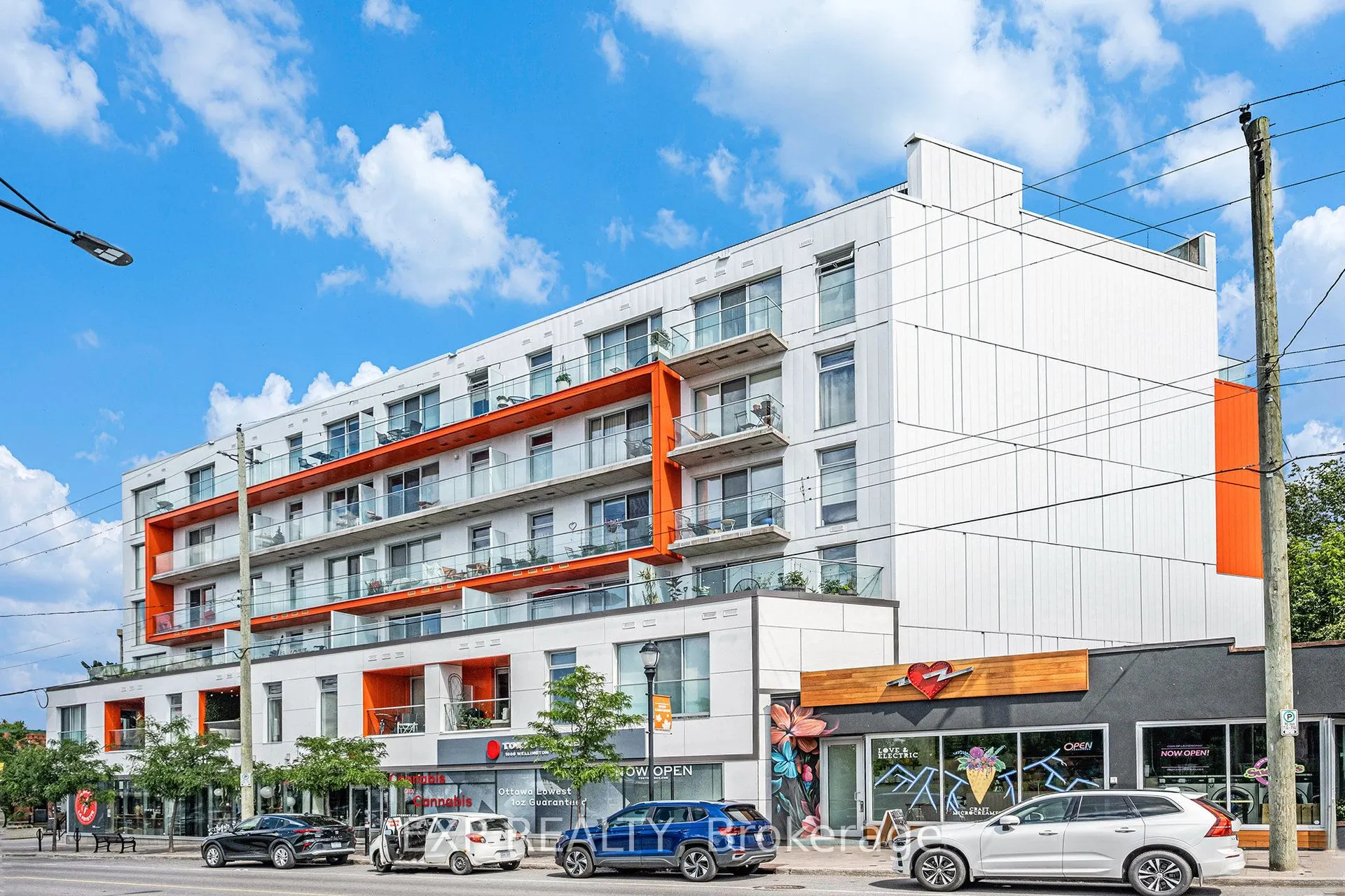 1000 Wellington Street W, #206