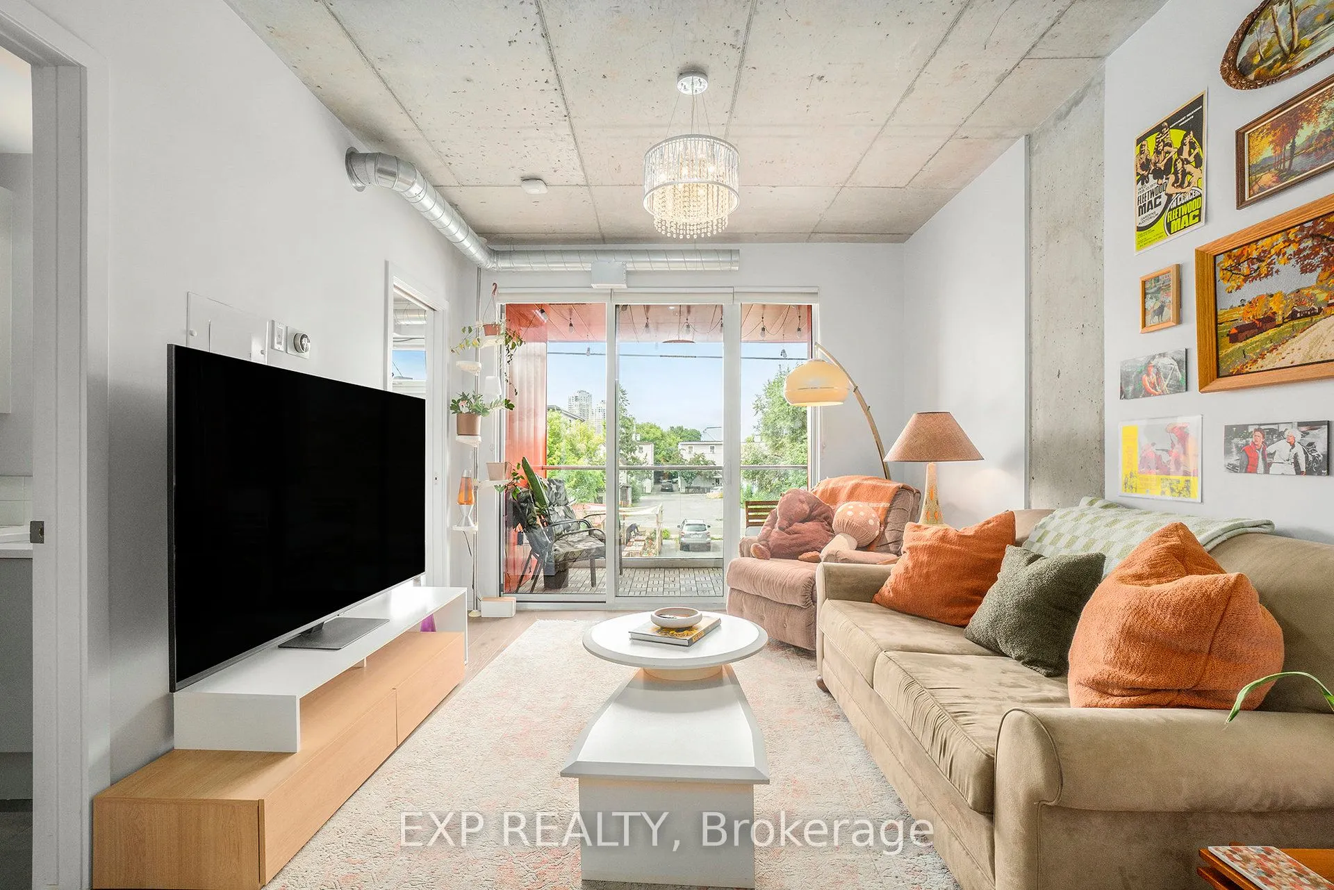1000 Wellington Street W, #206