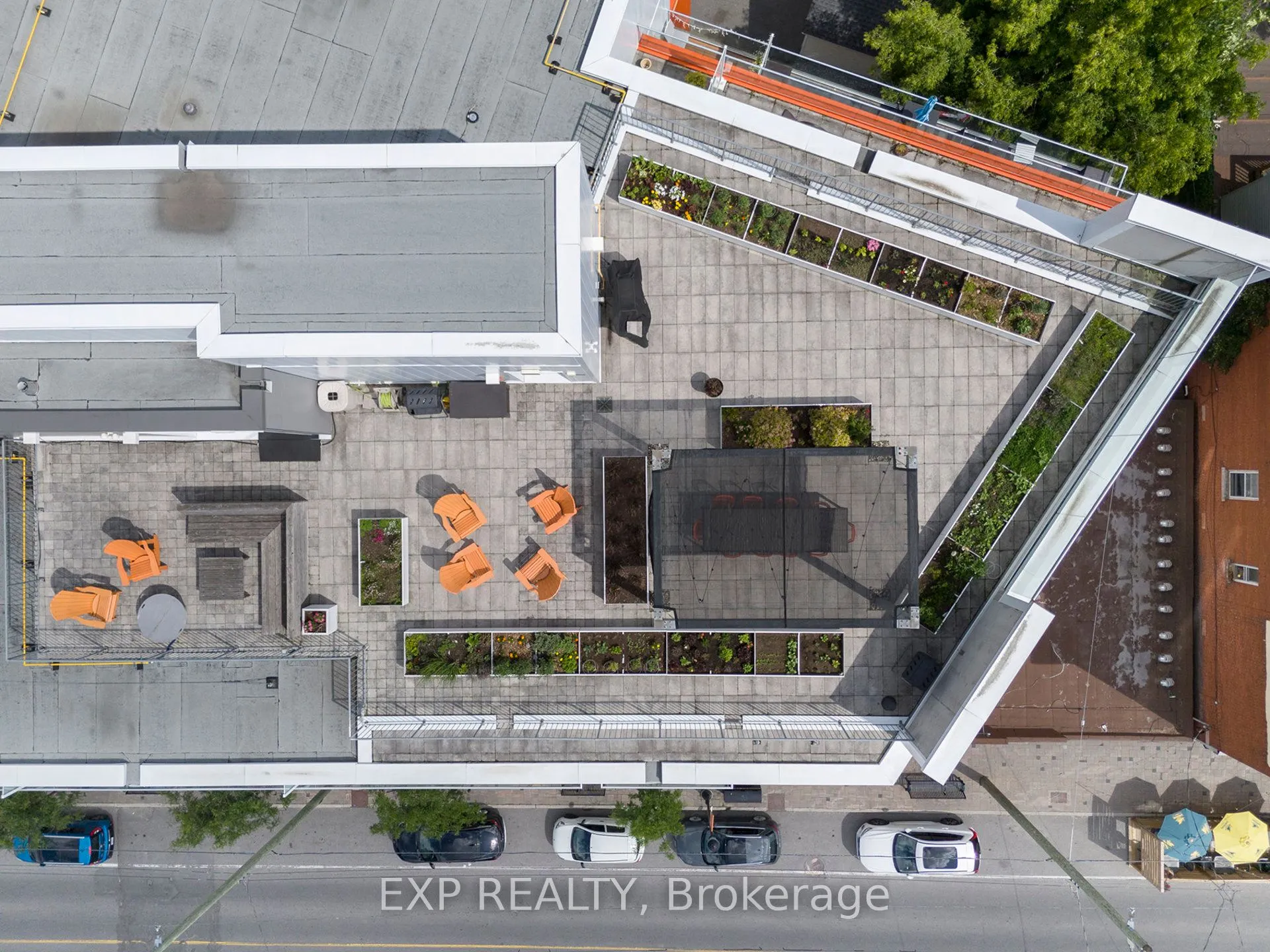 1000 Wellington Street W, #206
