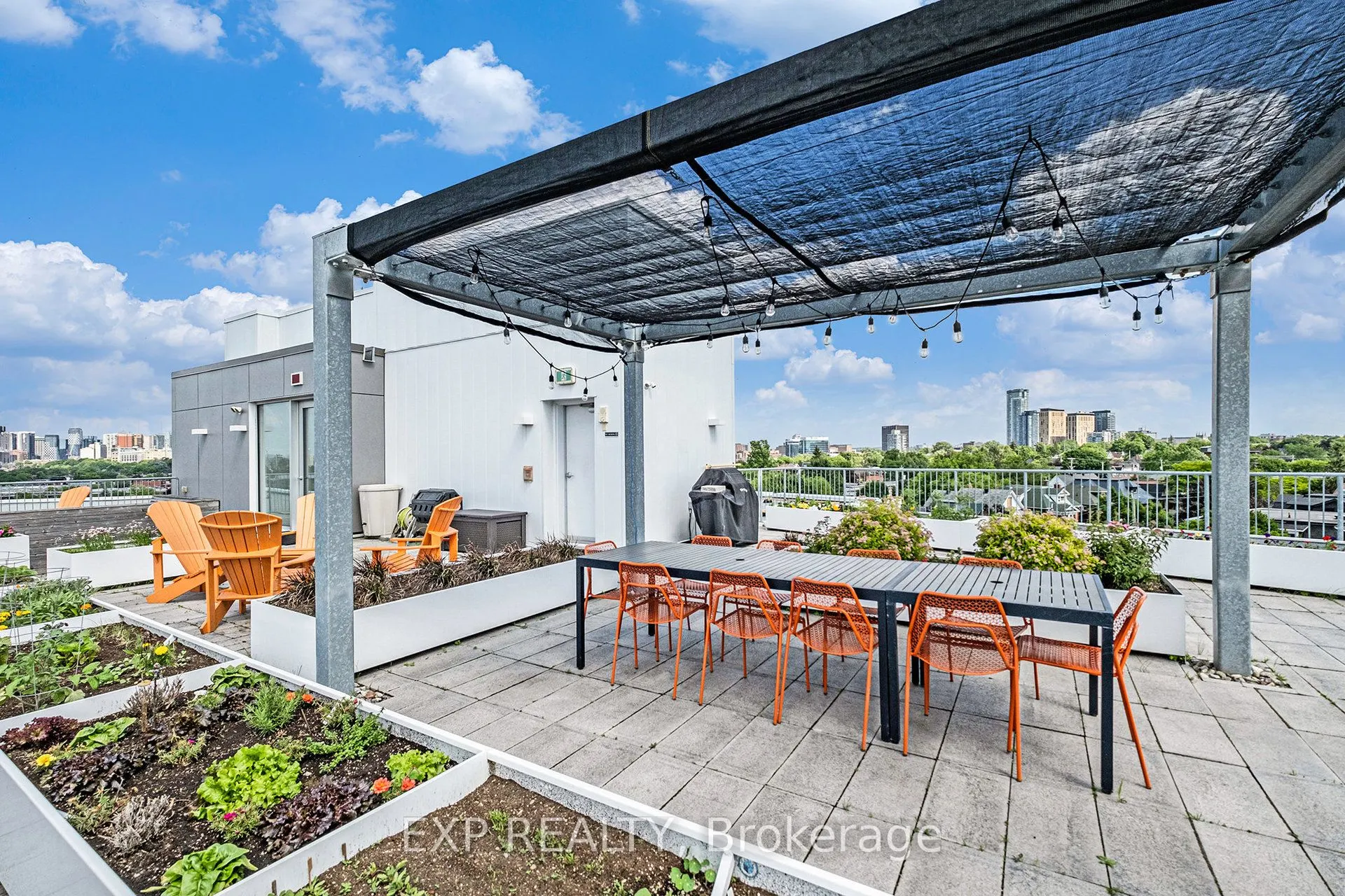 1000 Wellington Street W, #206