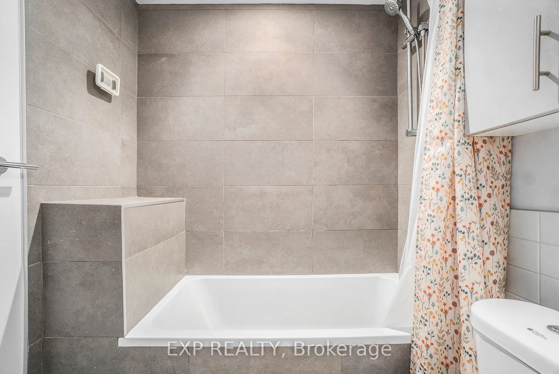 1000 Wellington Street W, #206