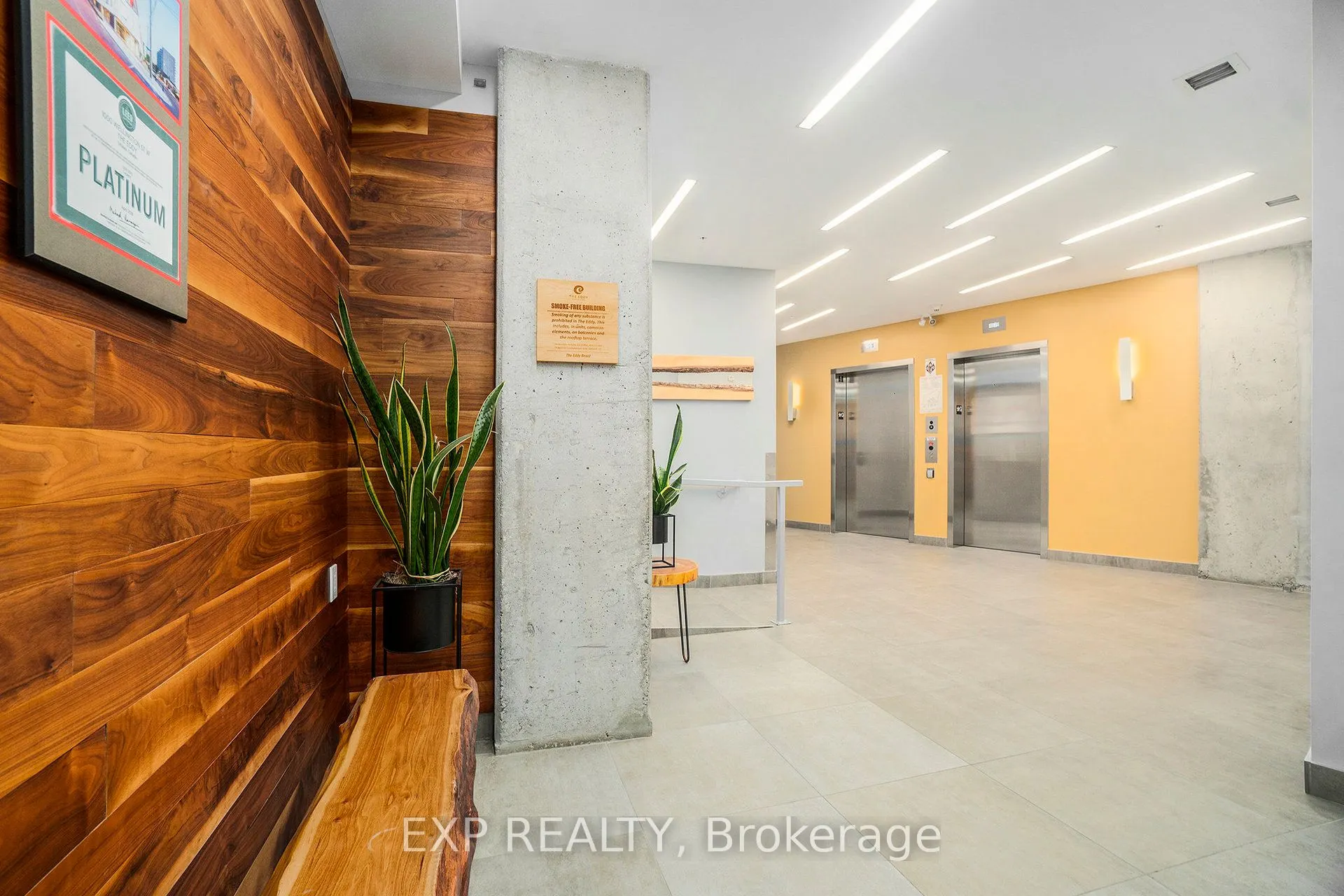 1000 Wellington Street W, #206