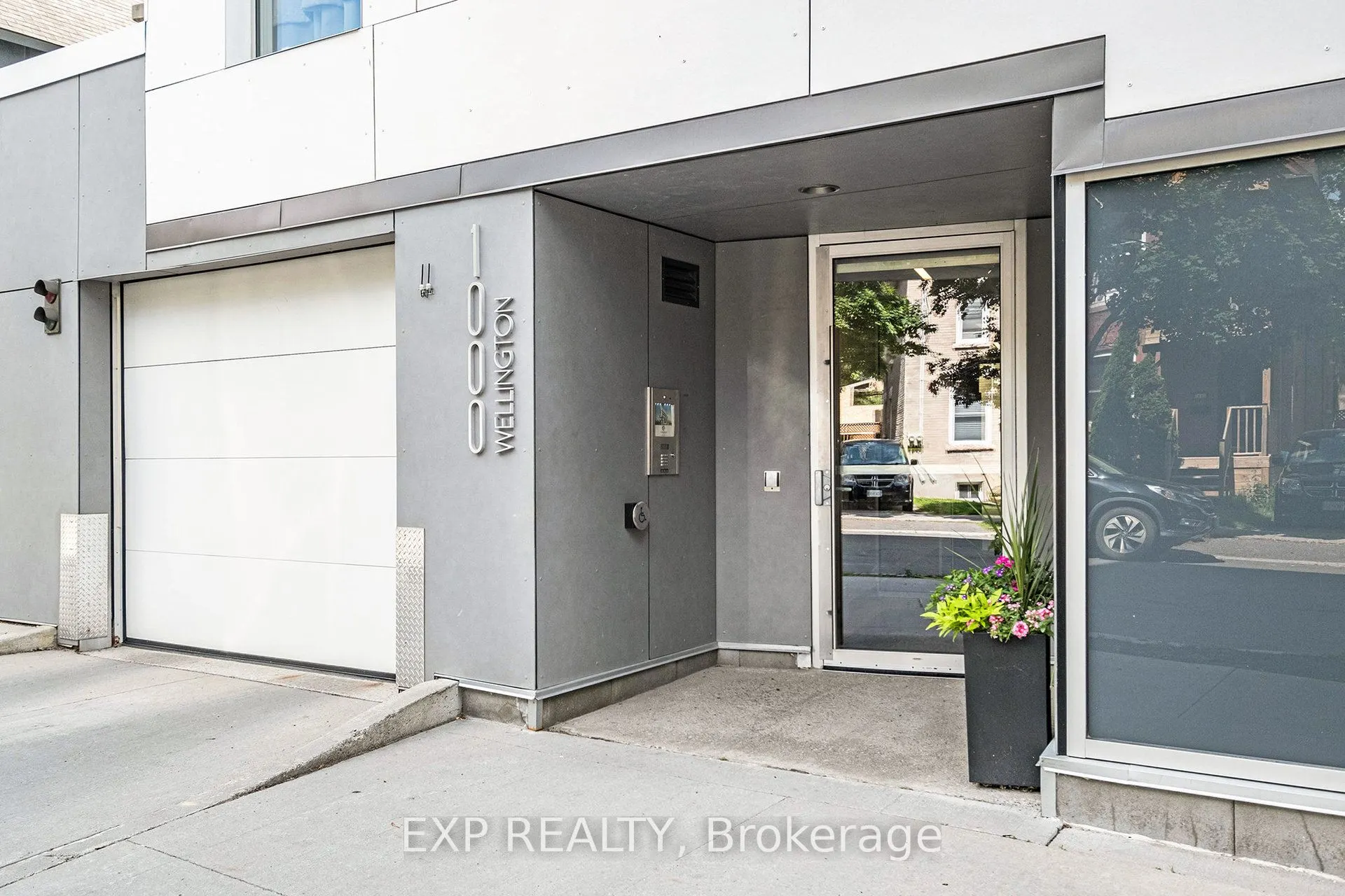 1000 Wellington Street W, #206