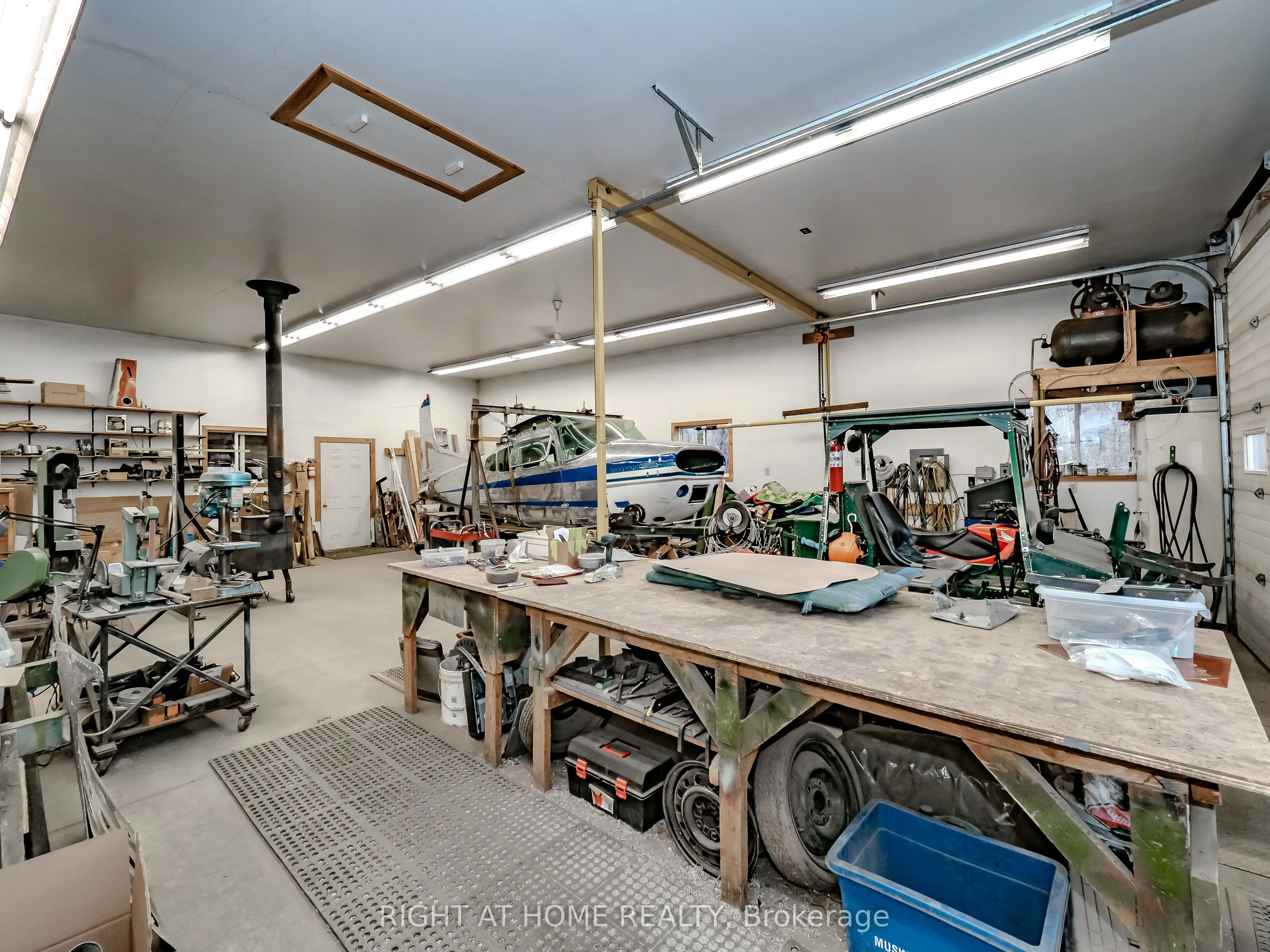 1696 Highway 118 E