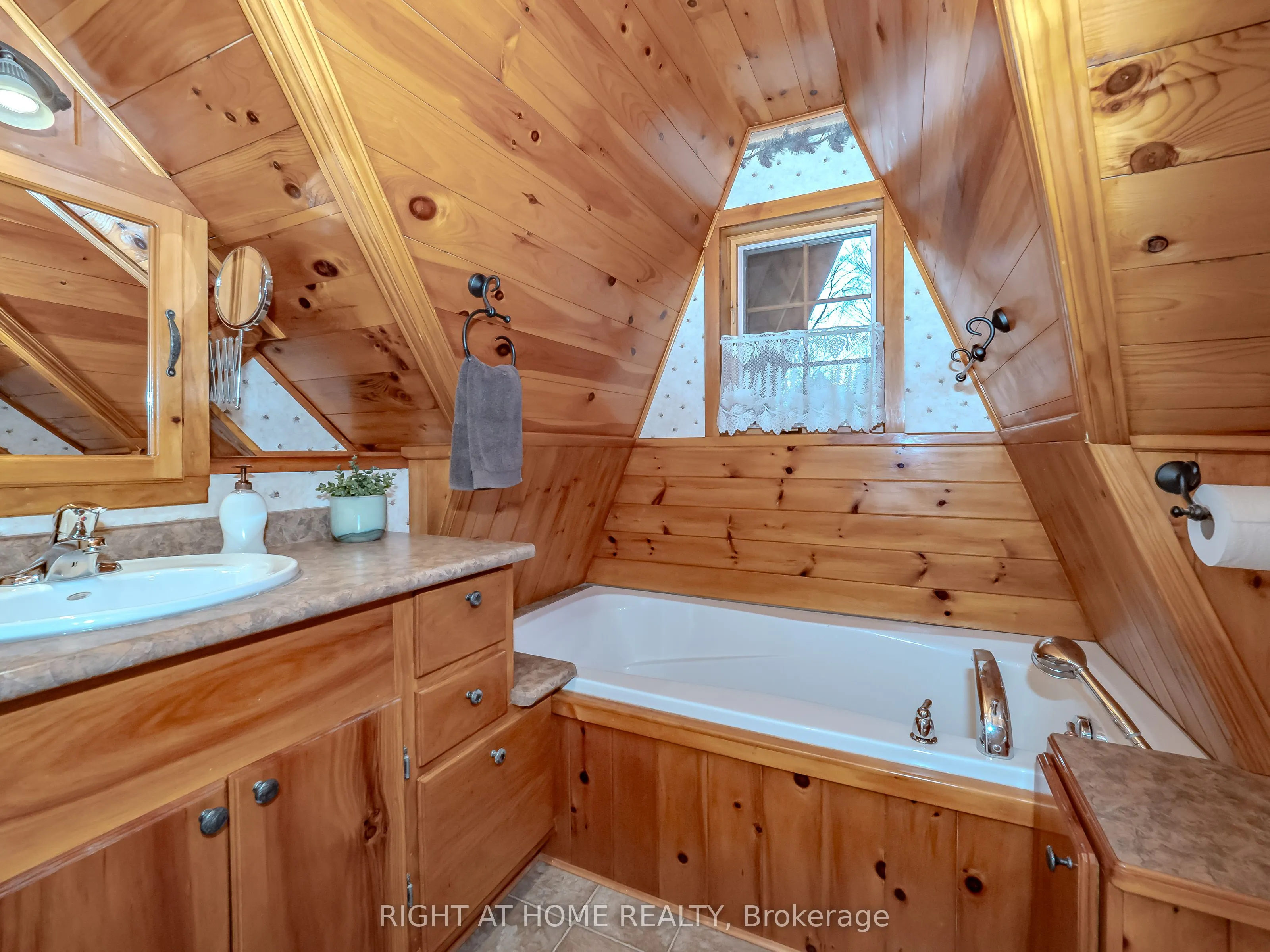 1696 Highway 118 E