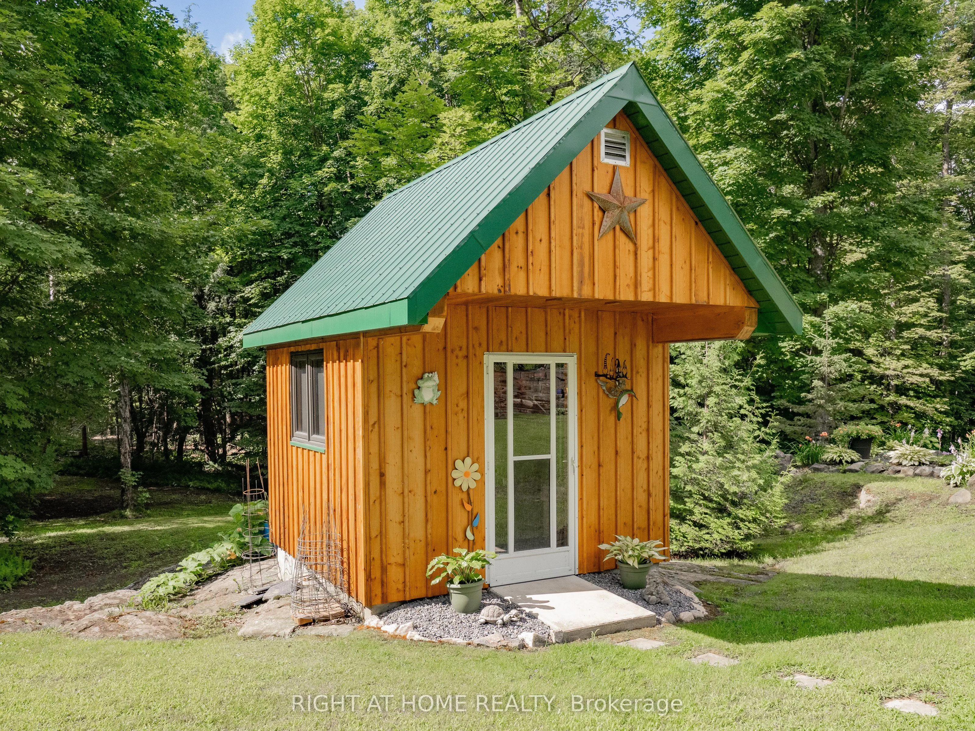 1696 Highway 118 E