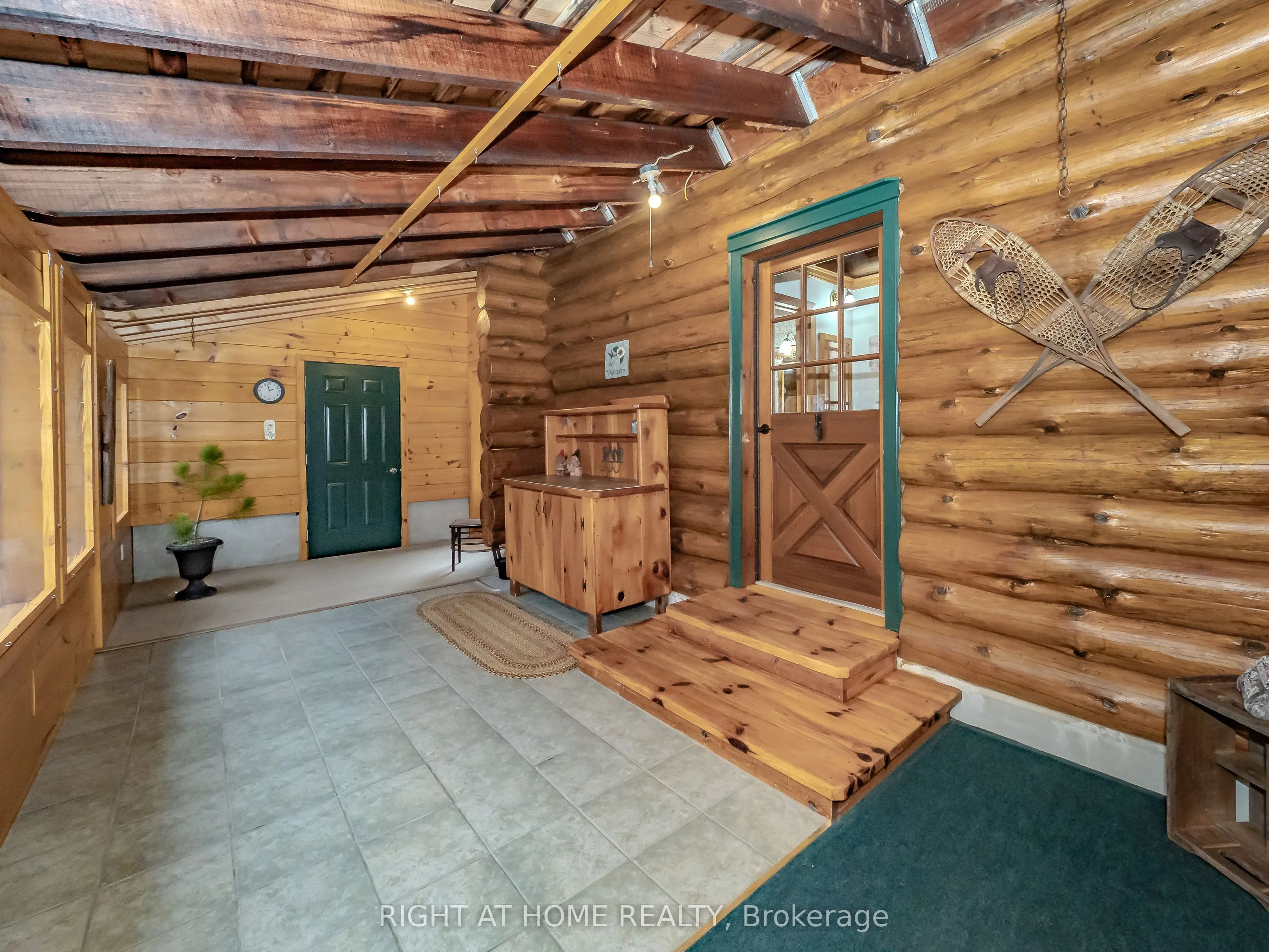 1696 Highway 118 E