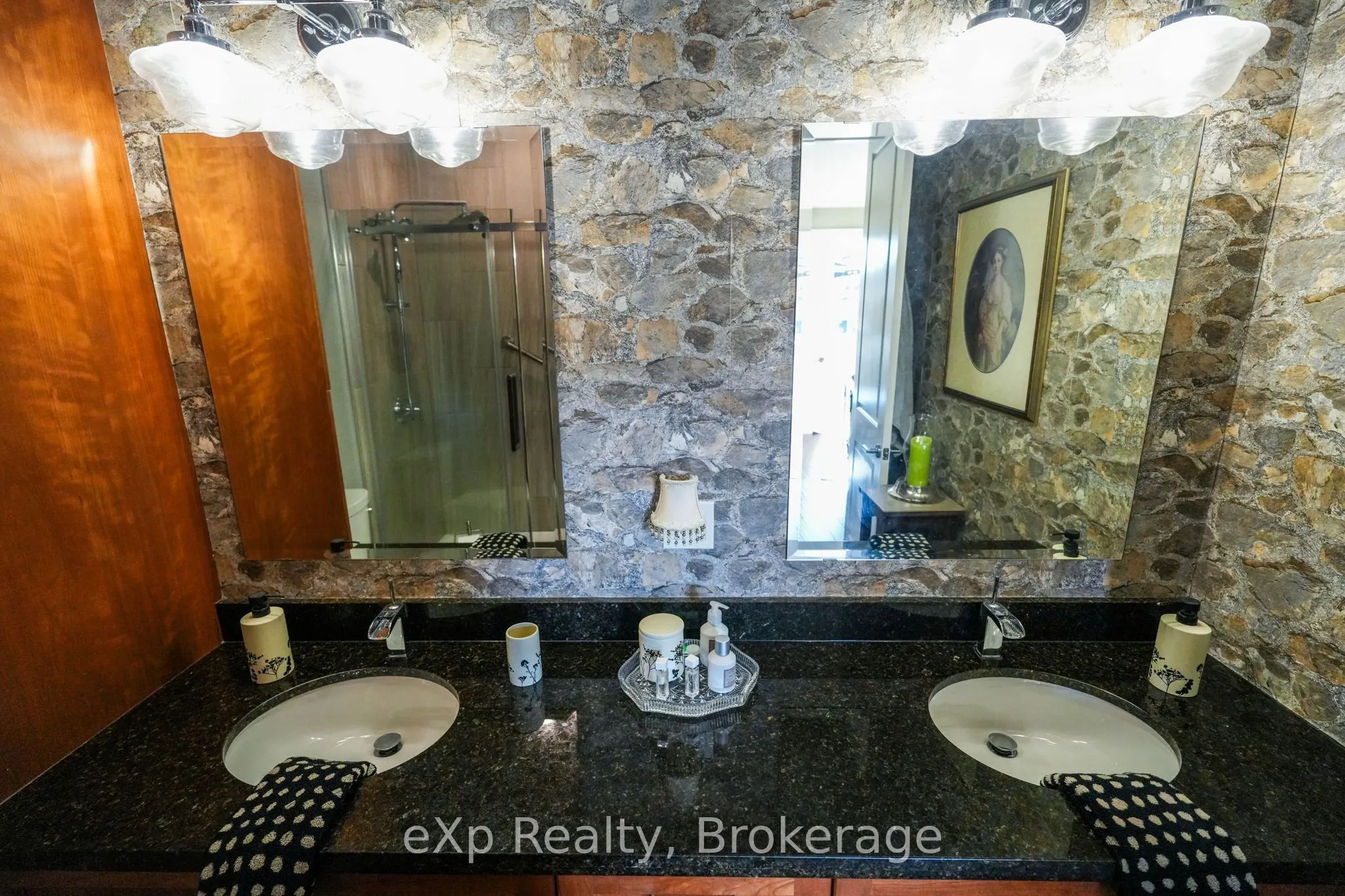 80 9th Street E, #203