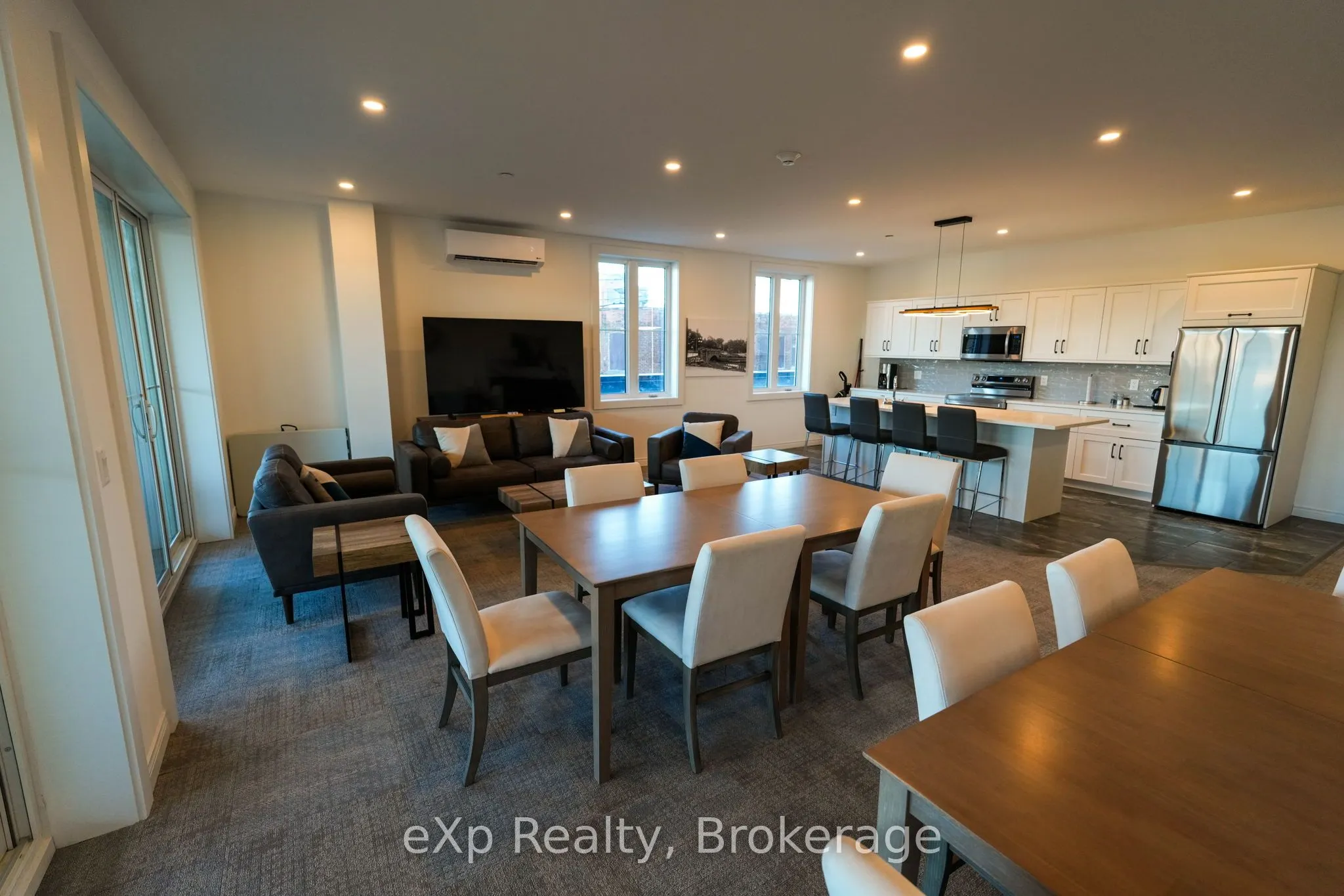 80 9th Street E, #203