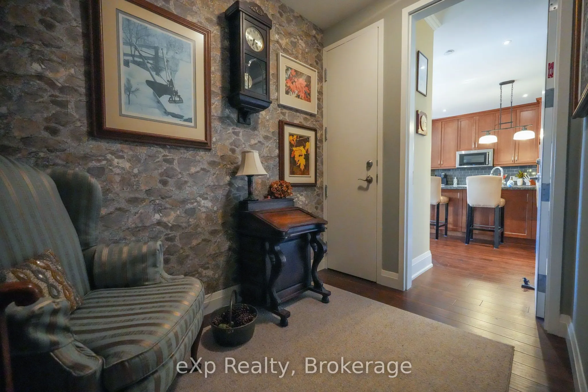 80 9th Street E, #203